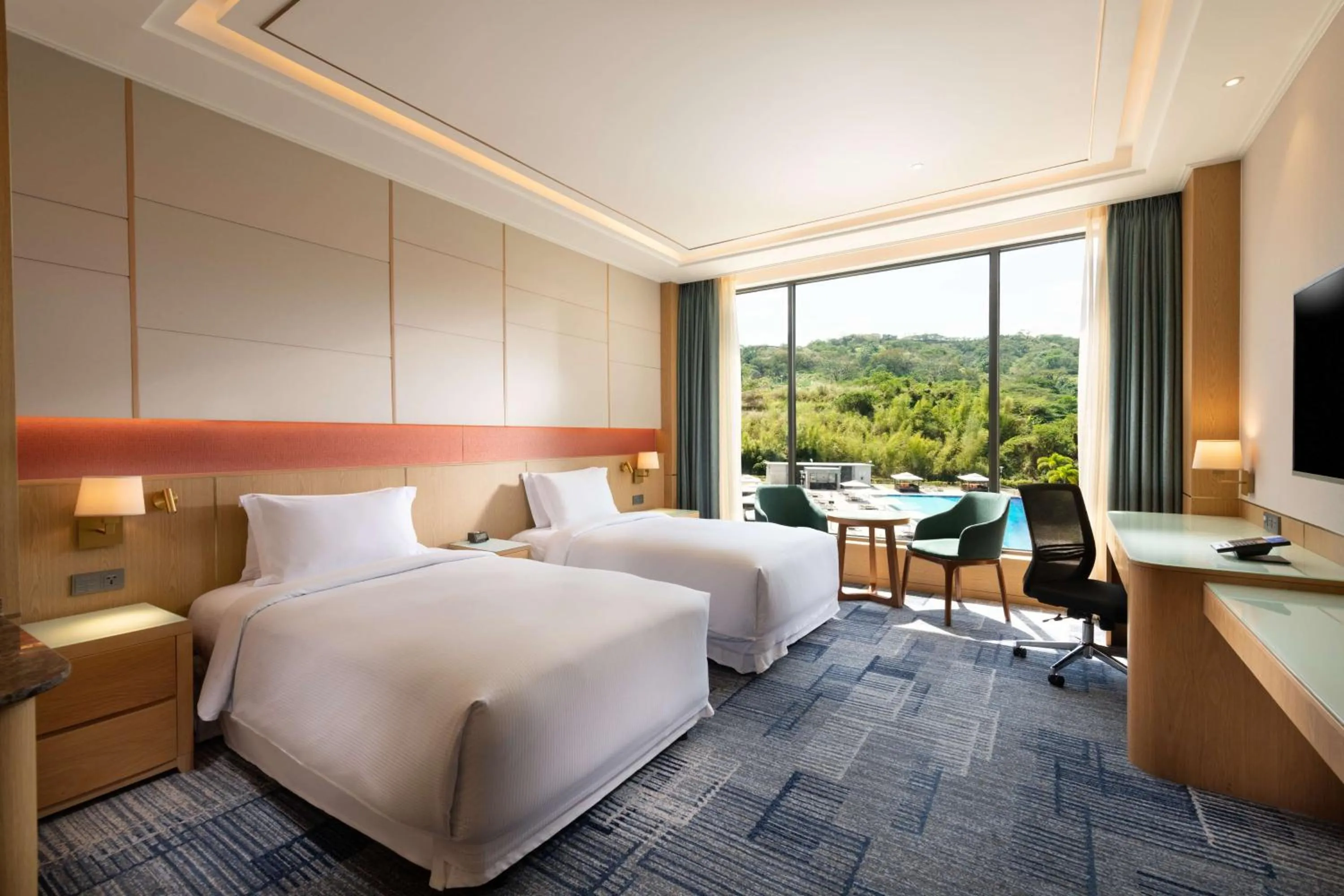 Bedroom, Bed in Hilton Clark Sun Valley Resort