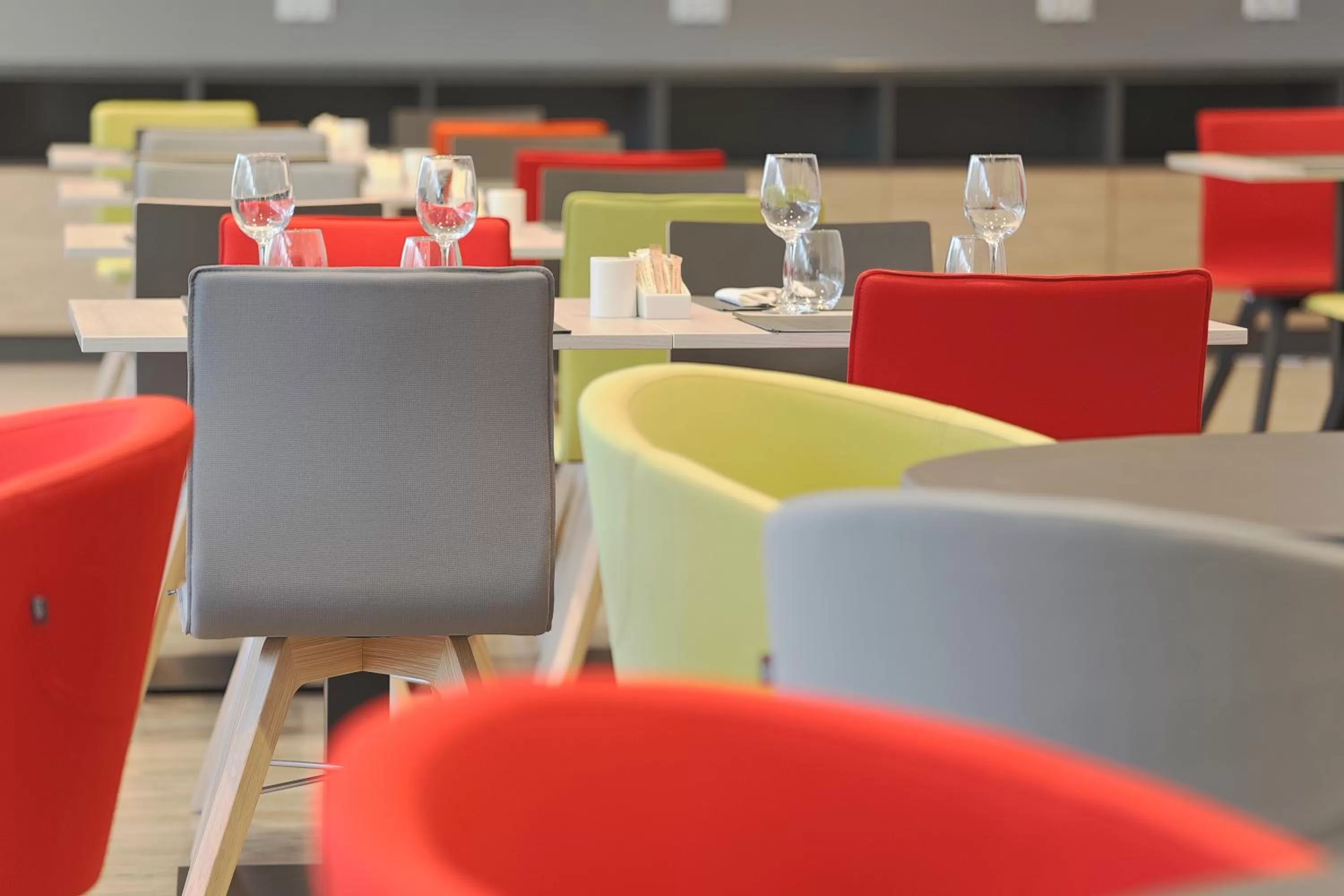 Restaurant/places to eat in Active Hotel