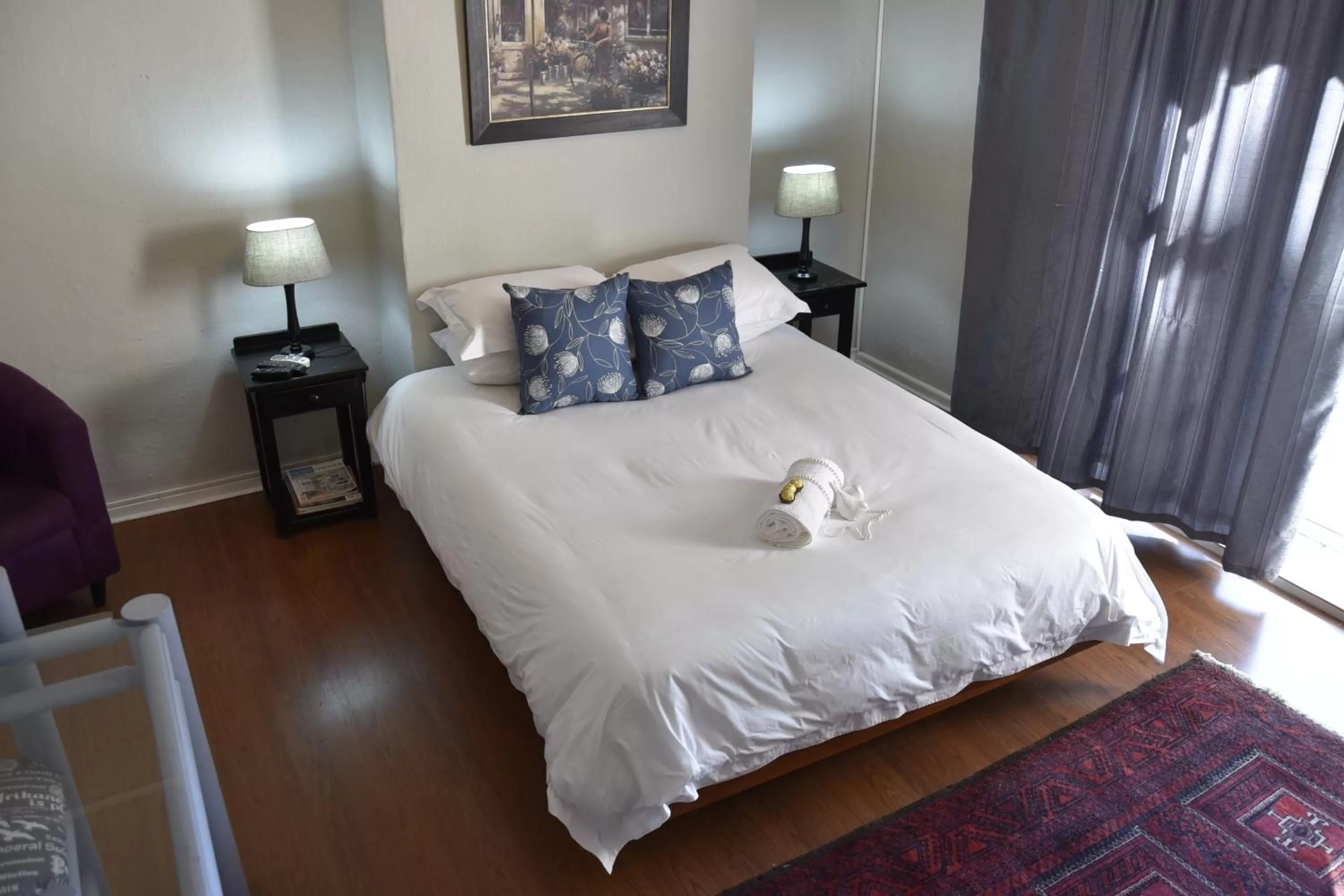 Photo of the whole room, Bed in Poetry Guestrooms