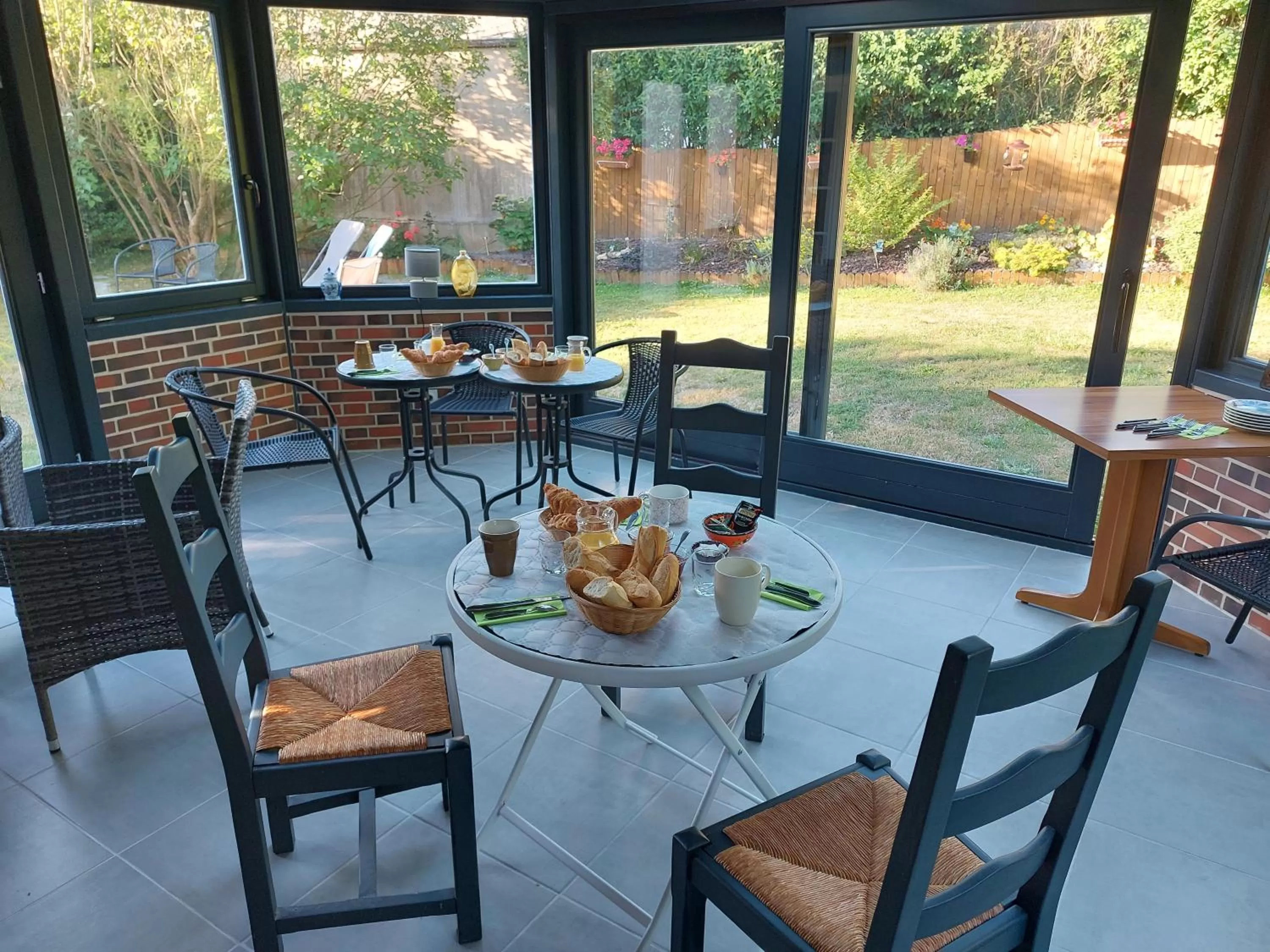 Breakfast in Résidence Honfleuraise