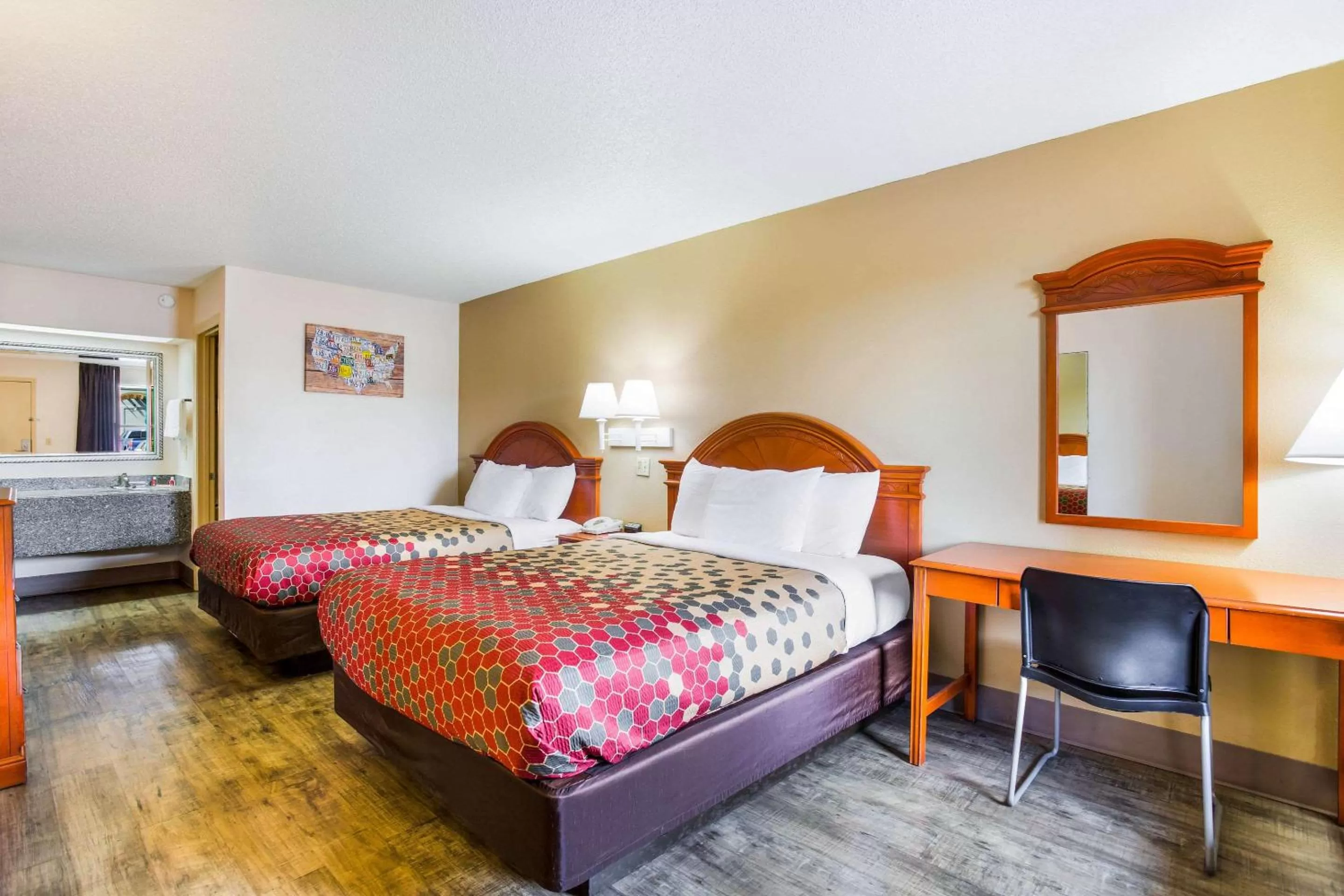 Bedroom, Bed in Econo Lodge Lebanon