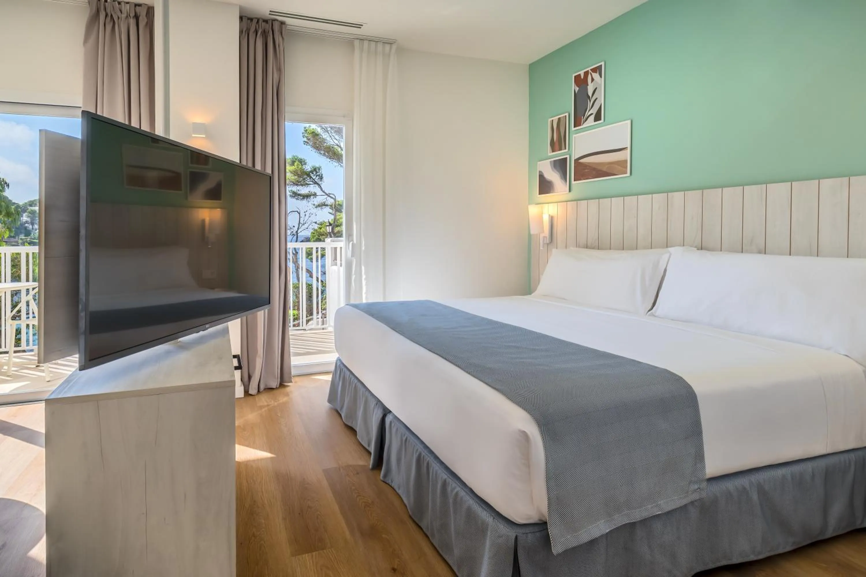 Bedroom, Bed in Barceló Ponent Beach