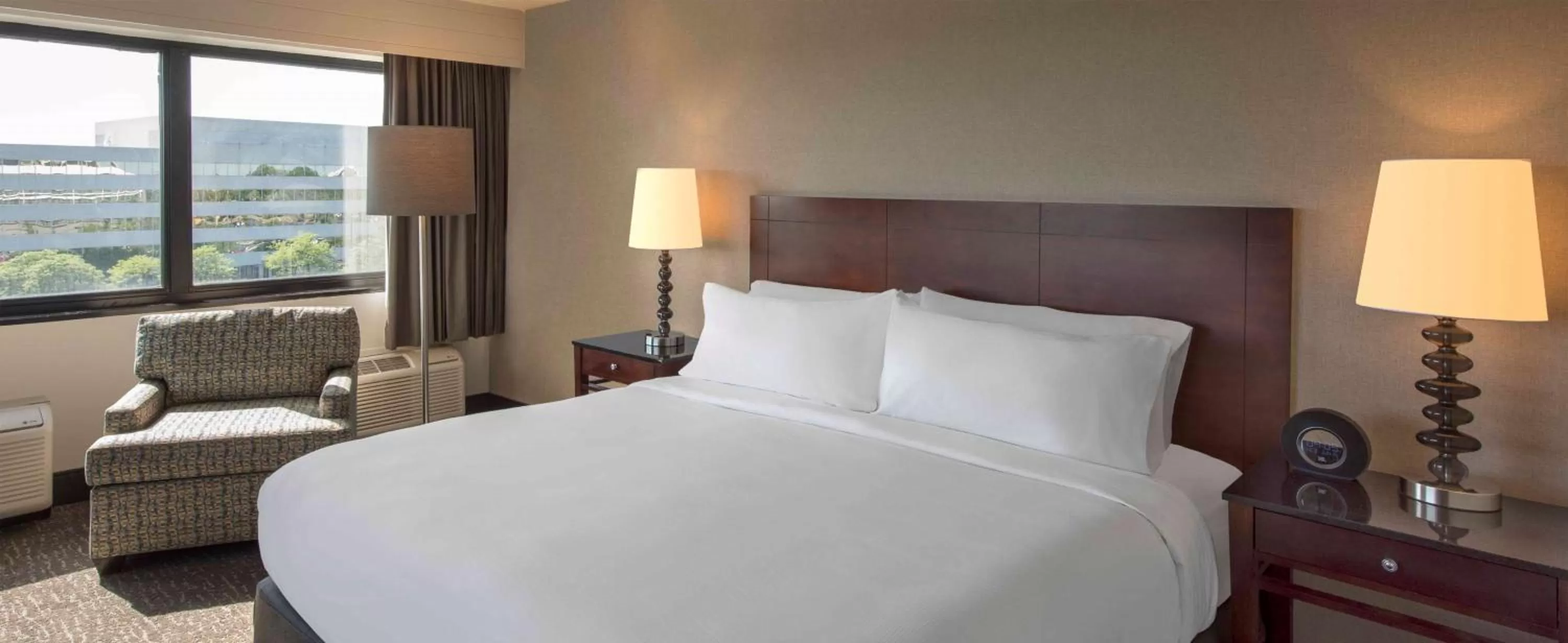 Bed in DoubleTree by Hilton Chicago Schaumburg