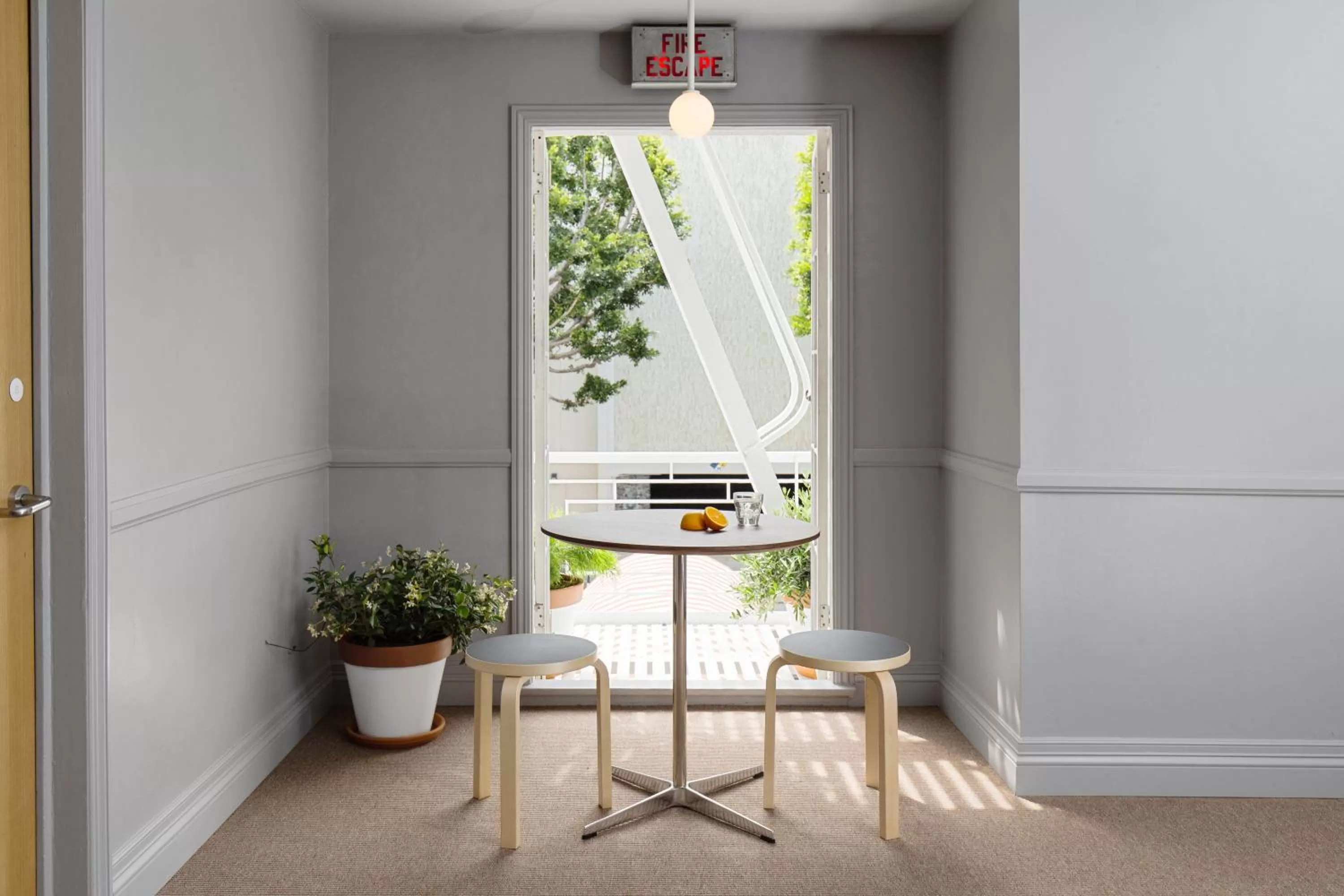 Seating area in Palihotel Westwood Village - West Beverly Hills
