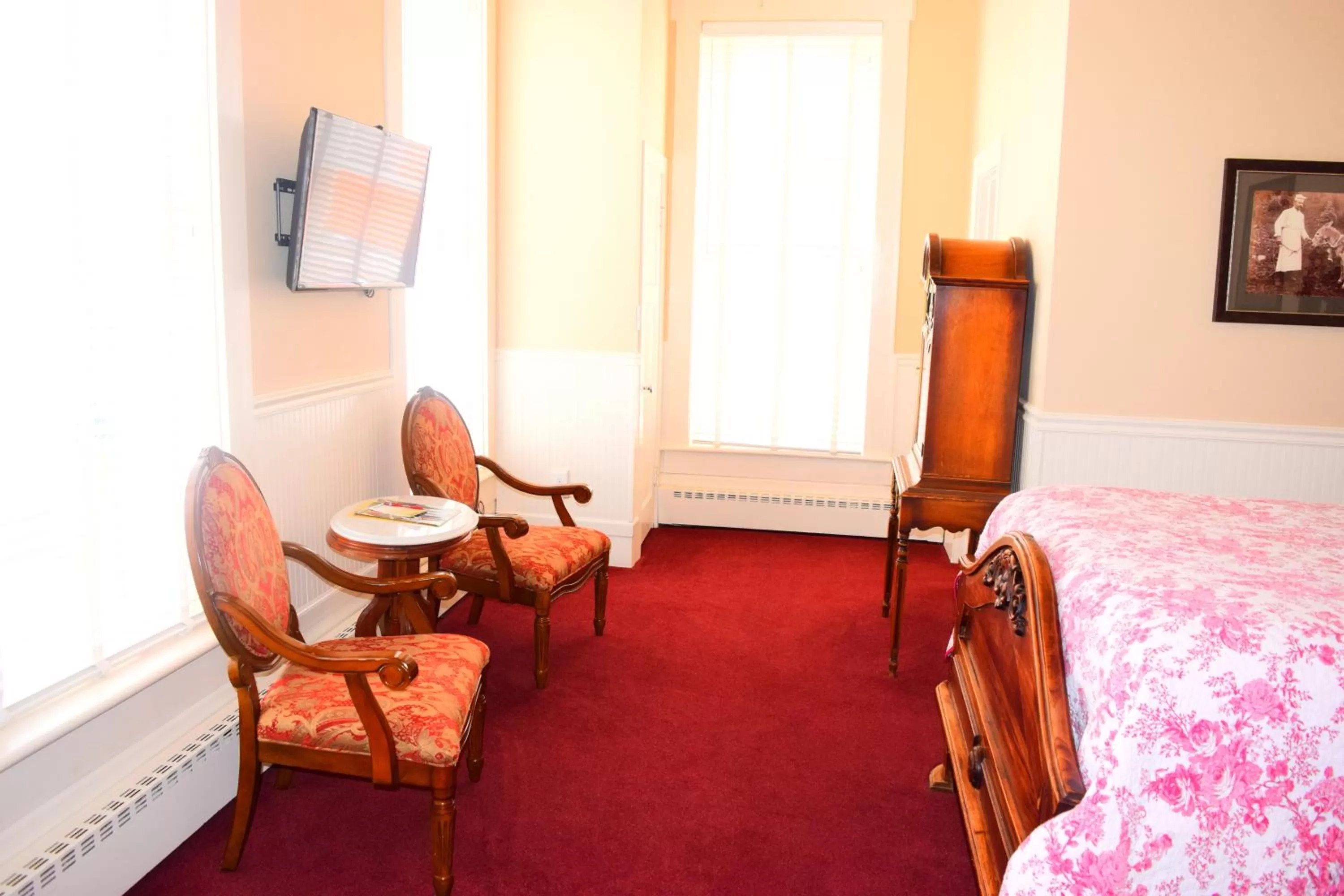 Bed in Grand Imperial Hotel