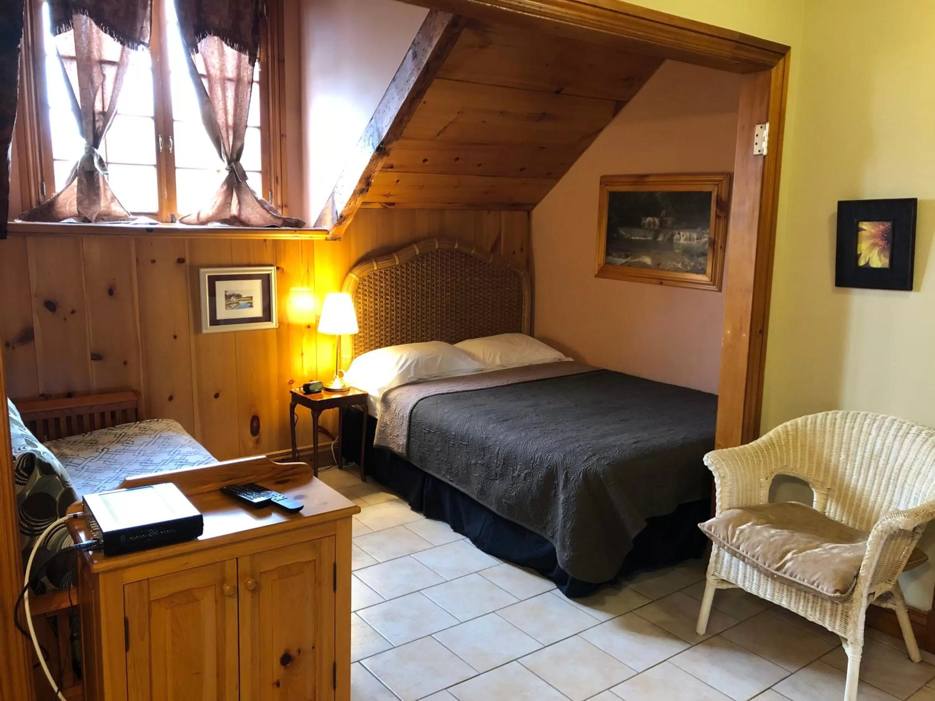 Bed in Manoir Ramezay