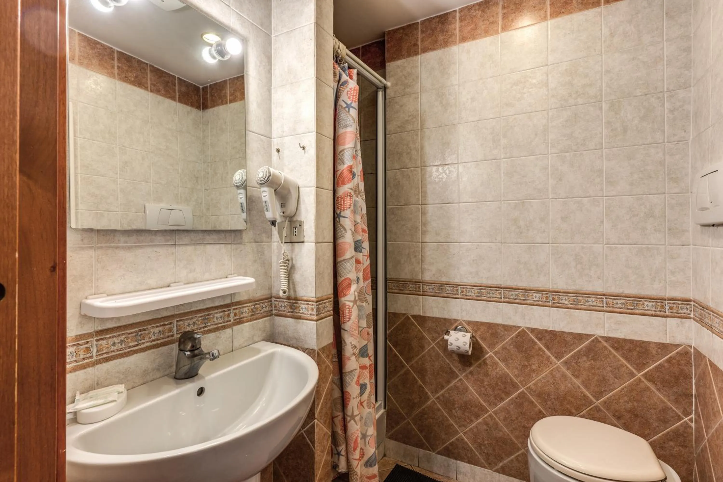 Shower in Hotel Pomezia