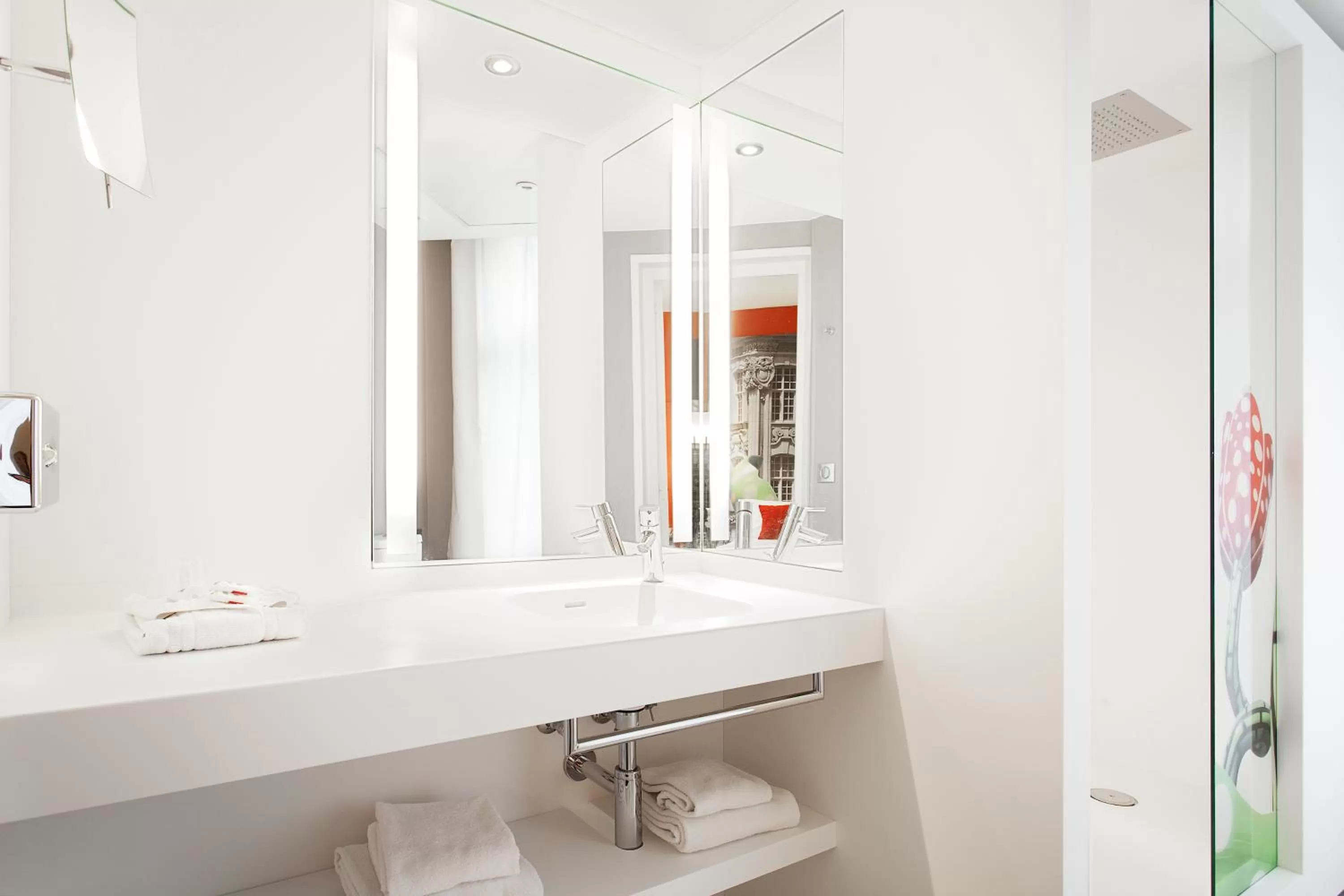Bathroom in Mercure Lille Centre Grand Place
