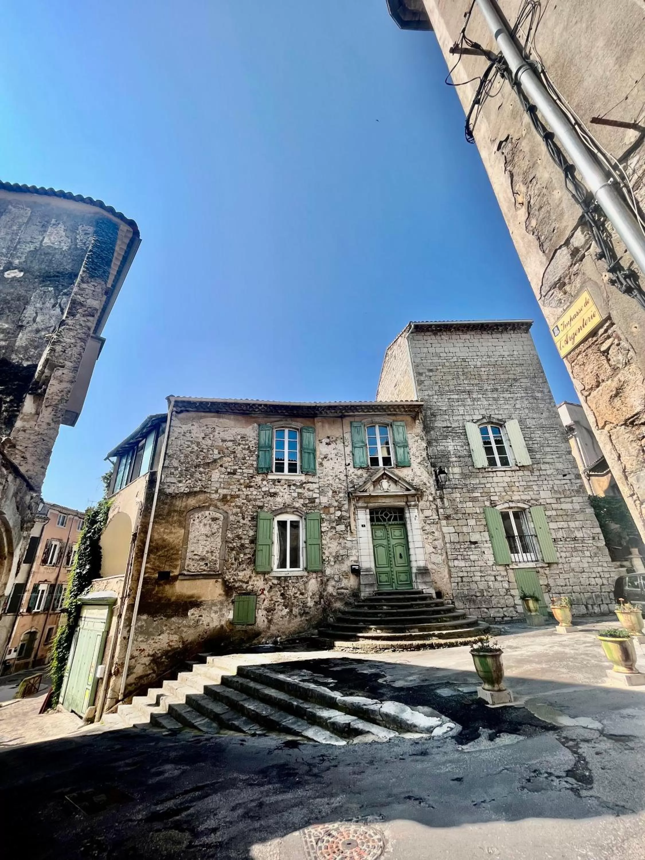 Property building in La Tour de Pezene