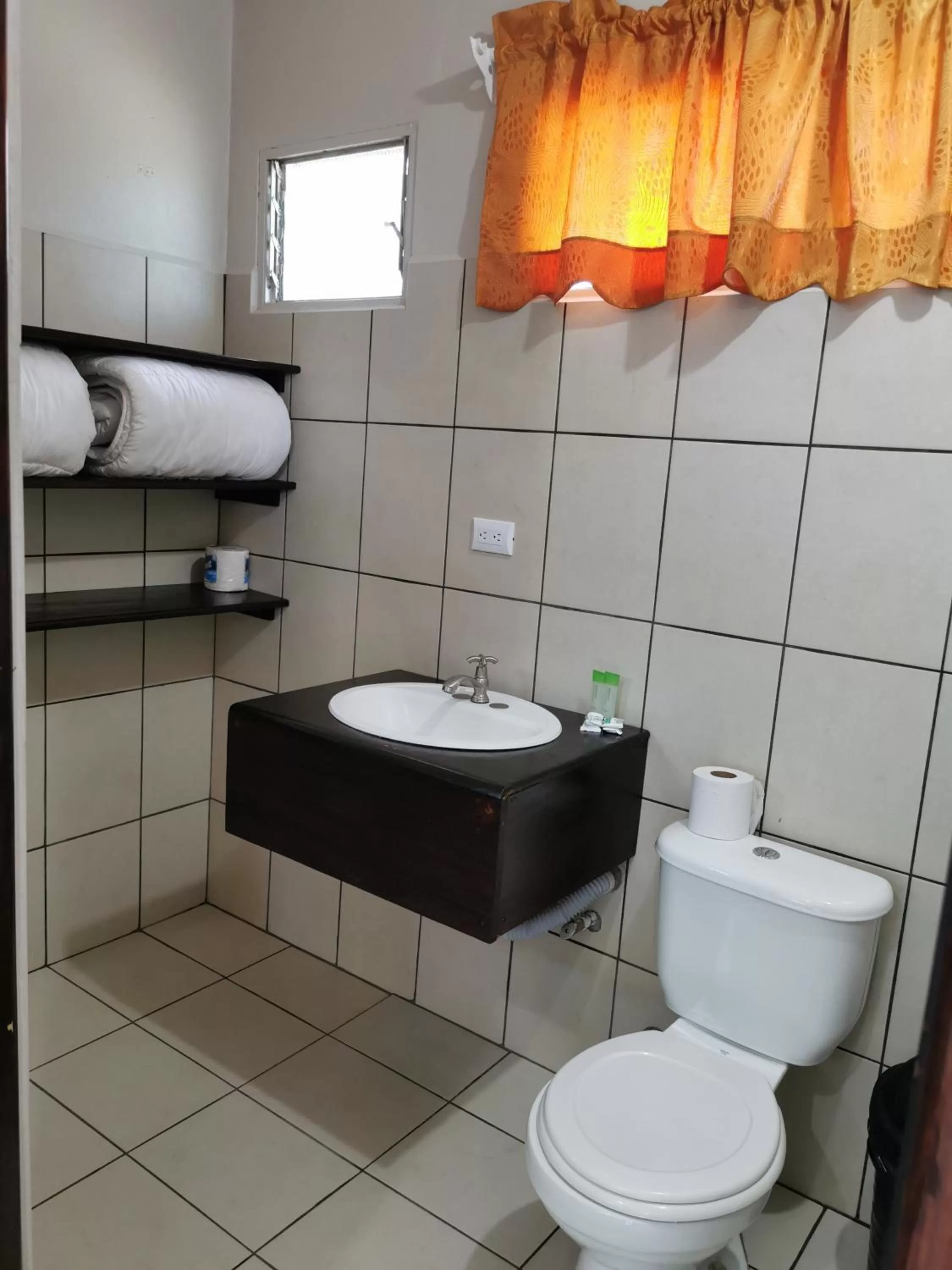 Bathroom in Hotel Puerto San Luis