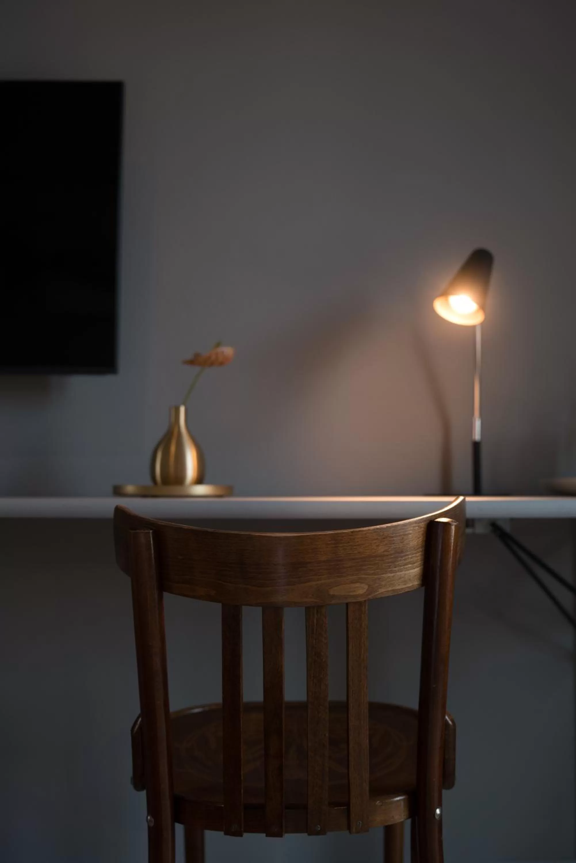 Photo of the whole room in Luis von Weyden