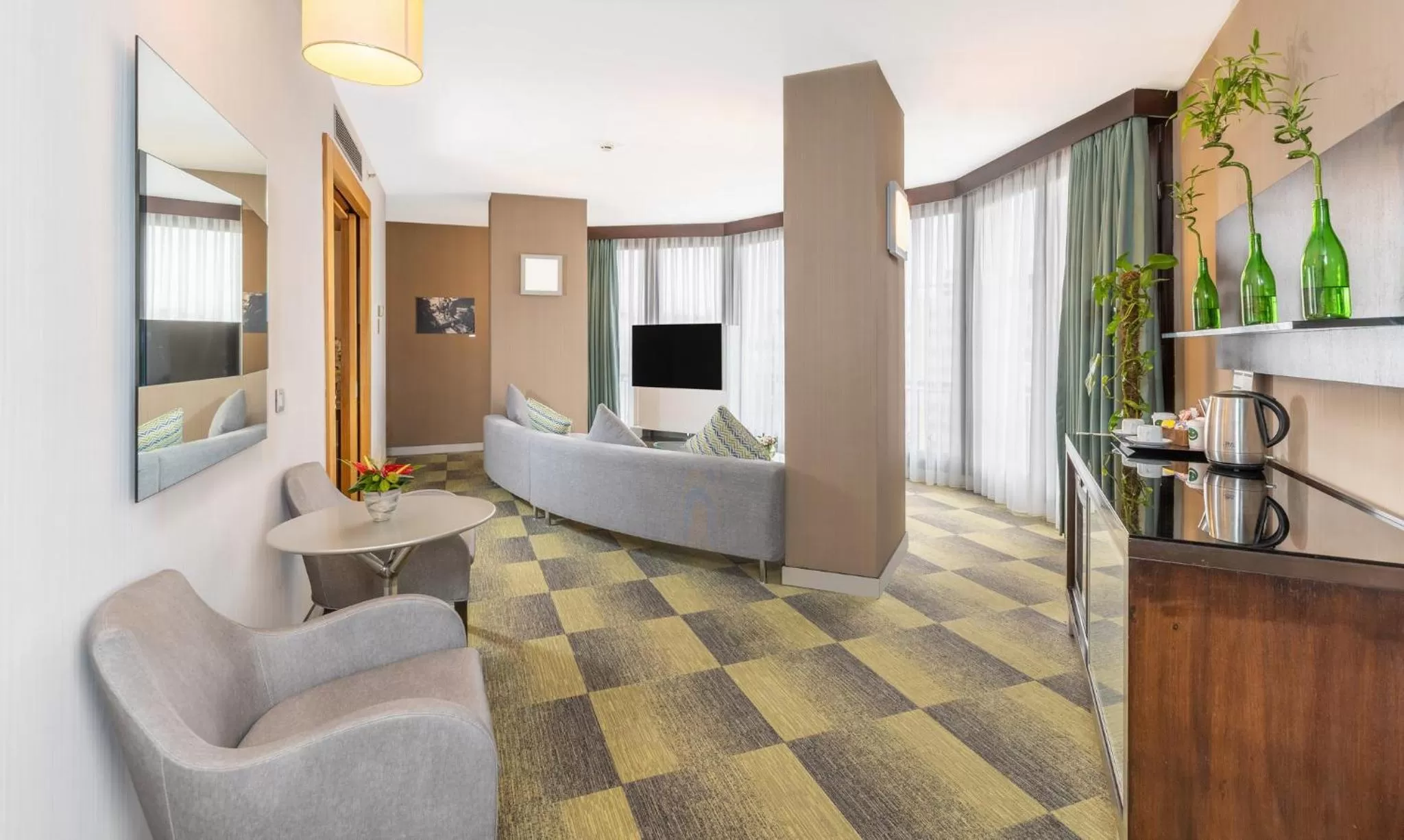 Communal lounge/ TV room in Point Hotel Taksim