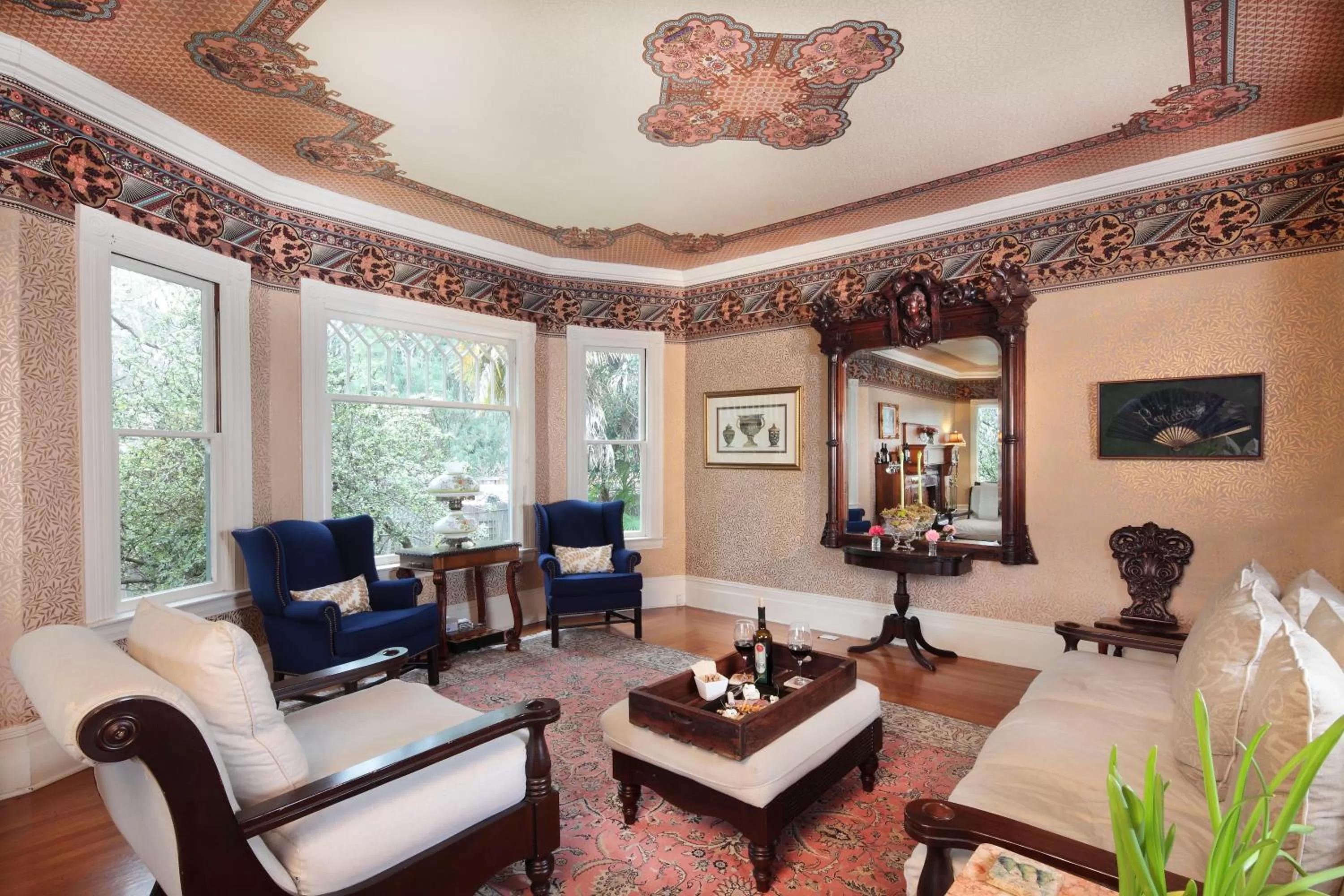 Communal lounge/ TV room, Seating Area in Calderwood Inn