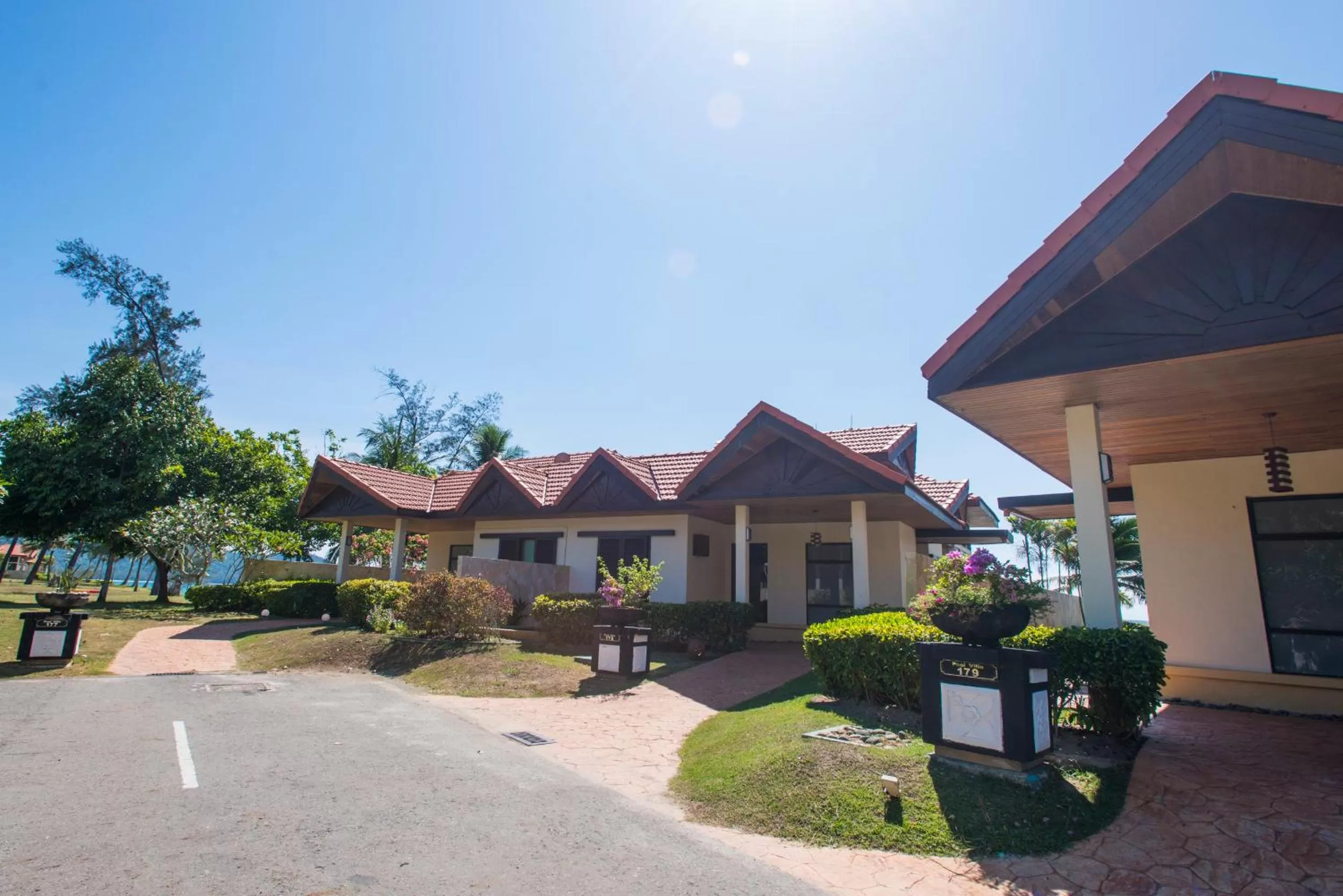 Facade/entrance in Sabah Beach Villas & Suites