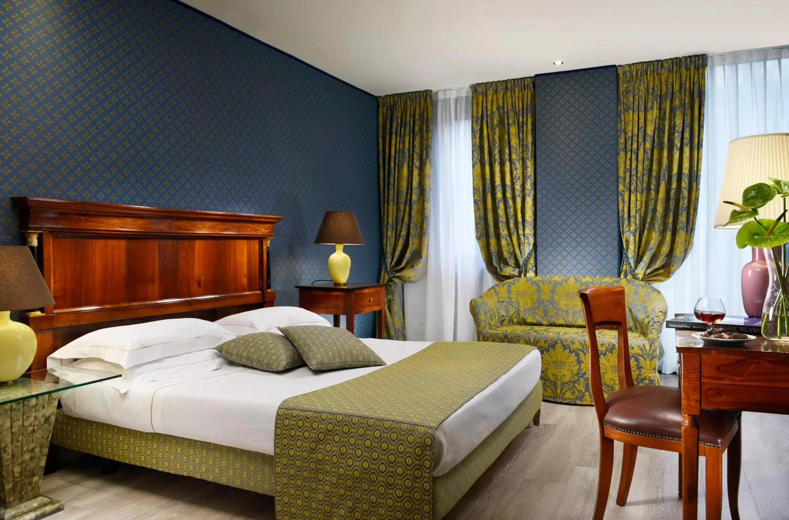 Deluxe Double Room with Extra Bed in Hotel Pierre Milano Deluxe Double Room with Extra Bed in Hotel Pierre Milano