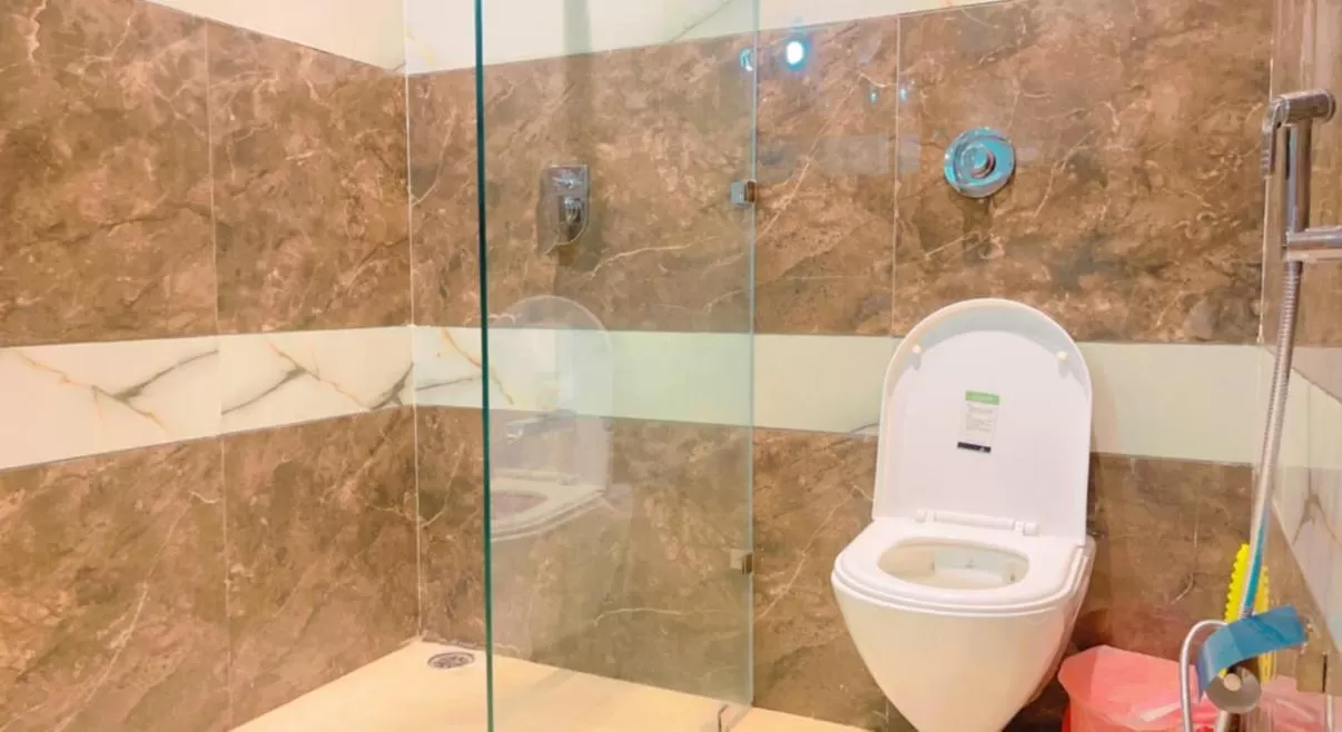 Bathroom in City View With Garden -5 Mins Walk From GOLDEN TEMPLE