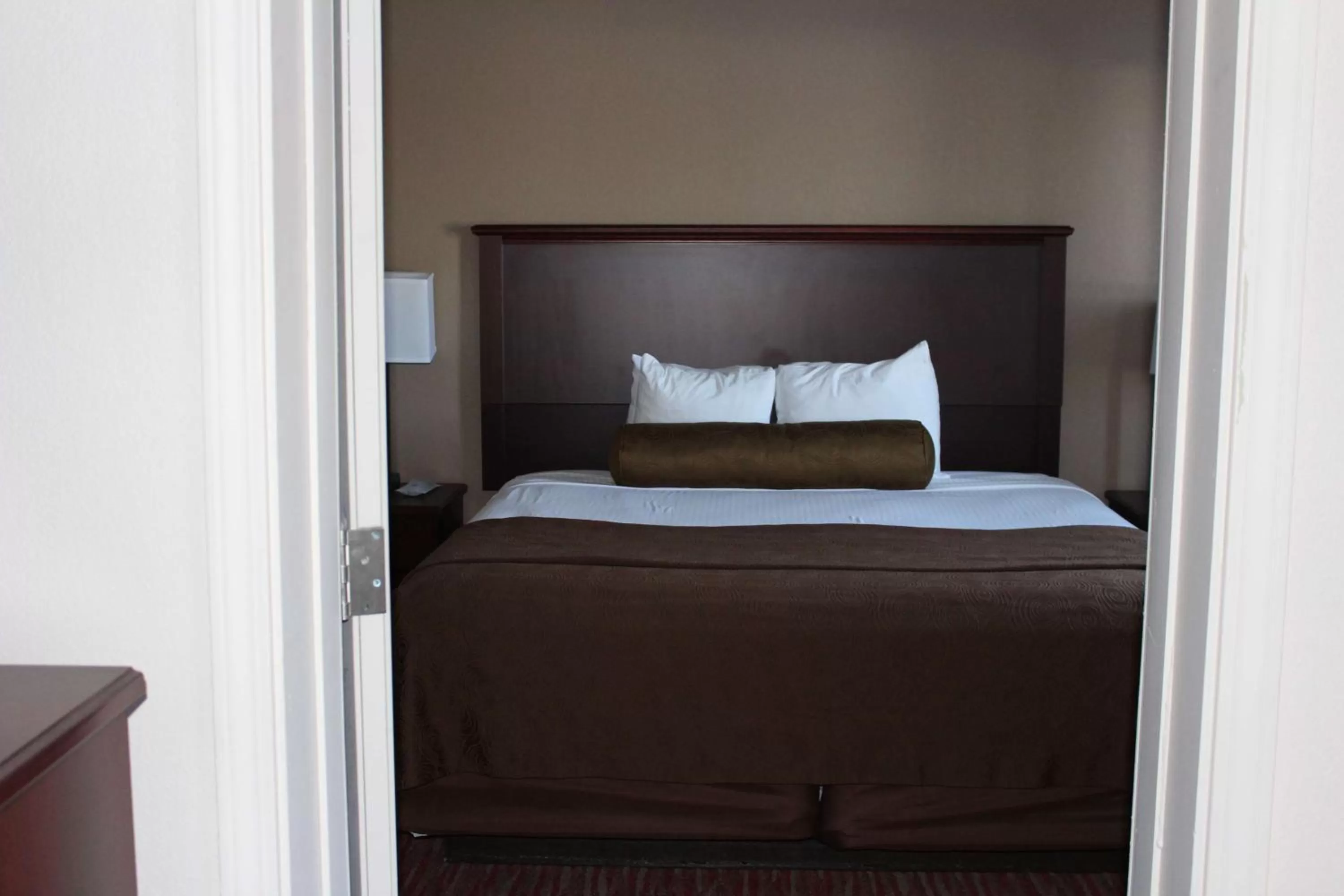 Suite with Two Queen Beds and One King Bed Room in Best Western Plus Concord Inn