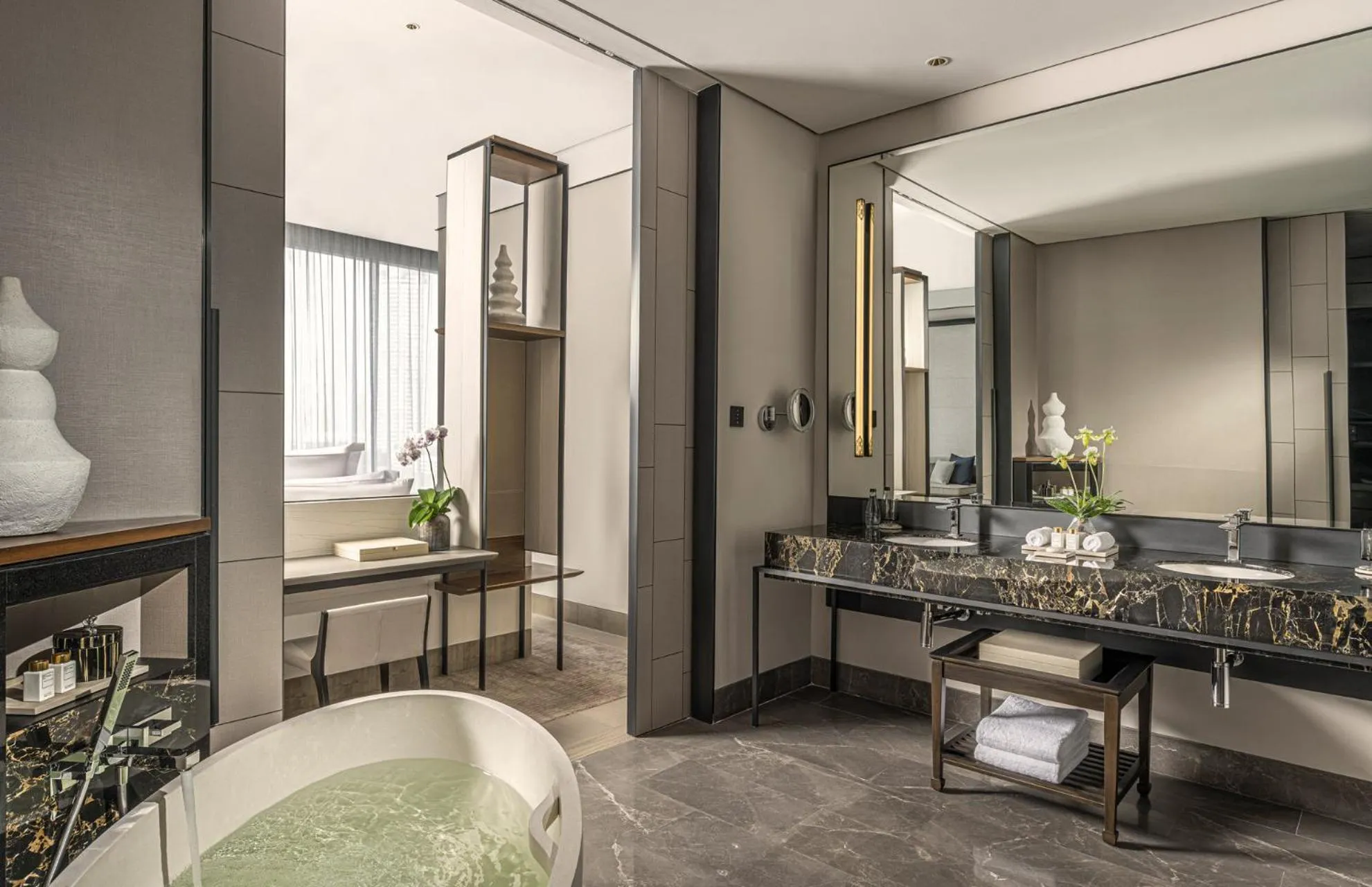 Shower in Four Seasons Hotel Bangkok at Chao Phraya River