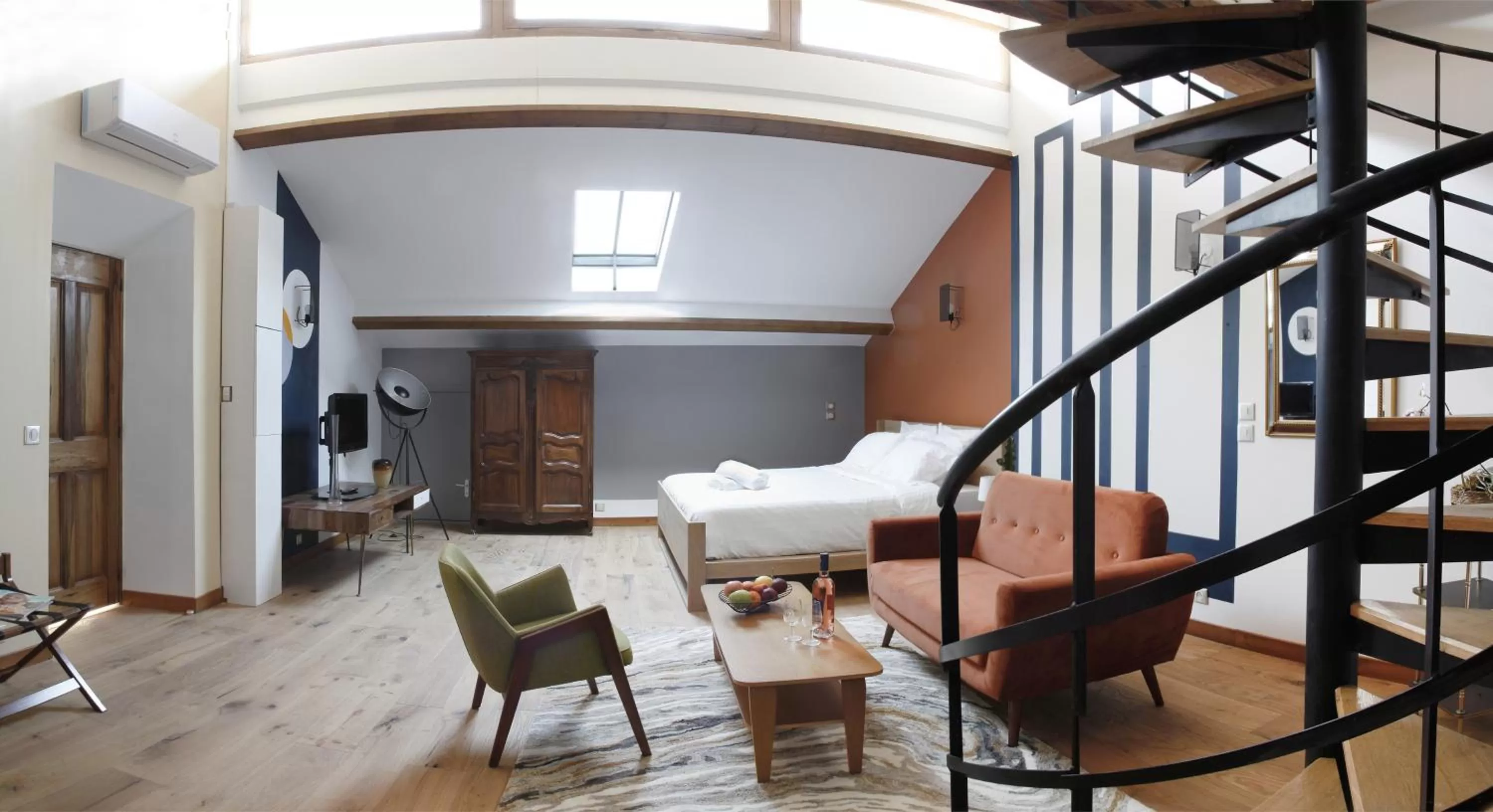 Bedroom, Seating Area in La Maison d'en Bas des Seigneurs