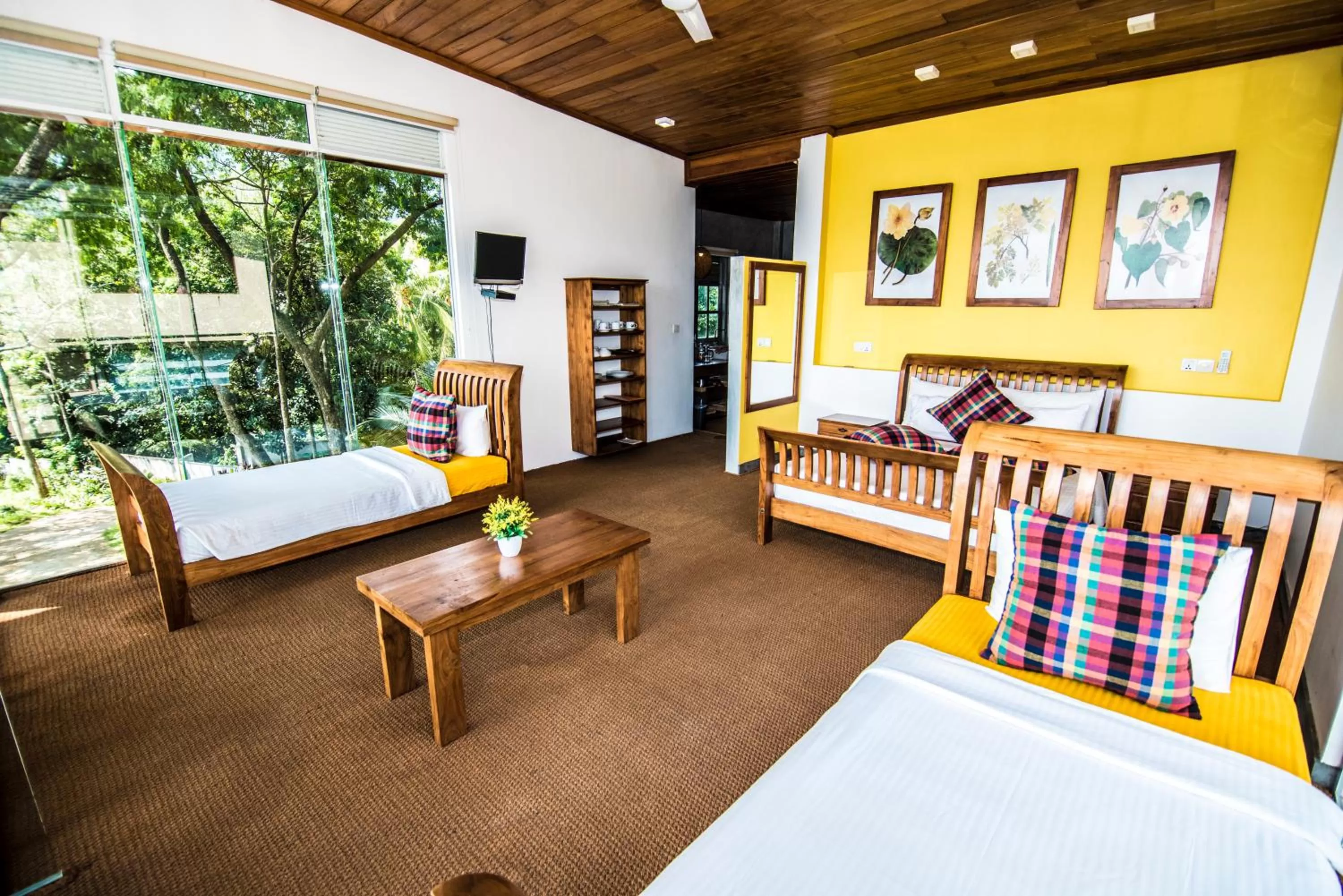 Living room, Bed in Ella Planters Bungalow