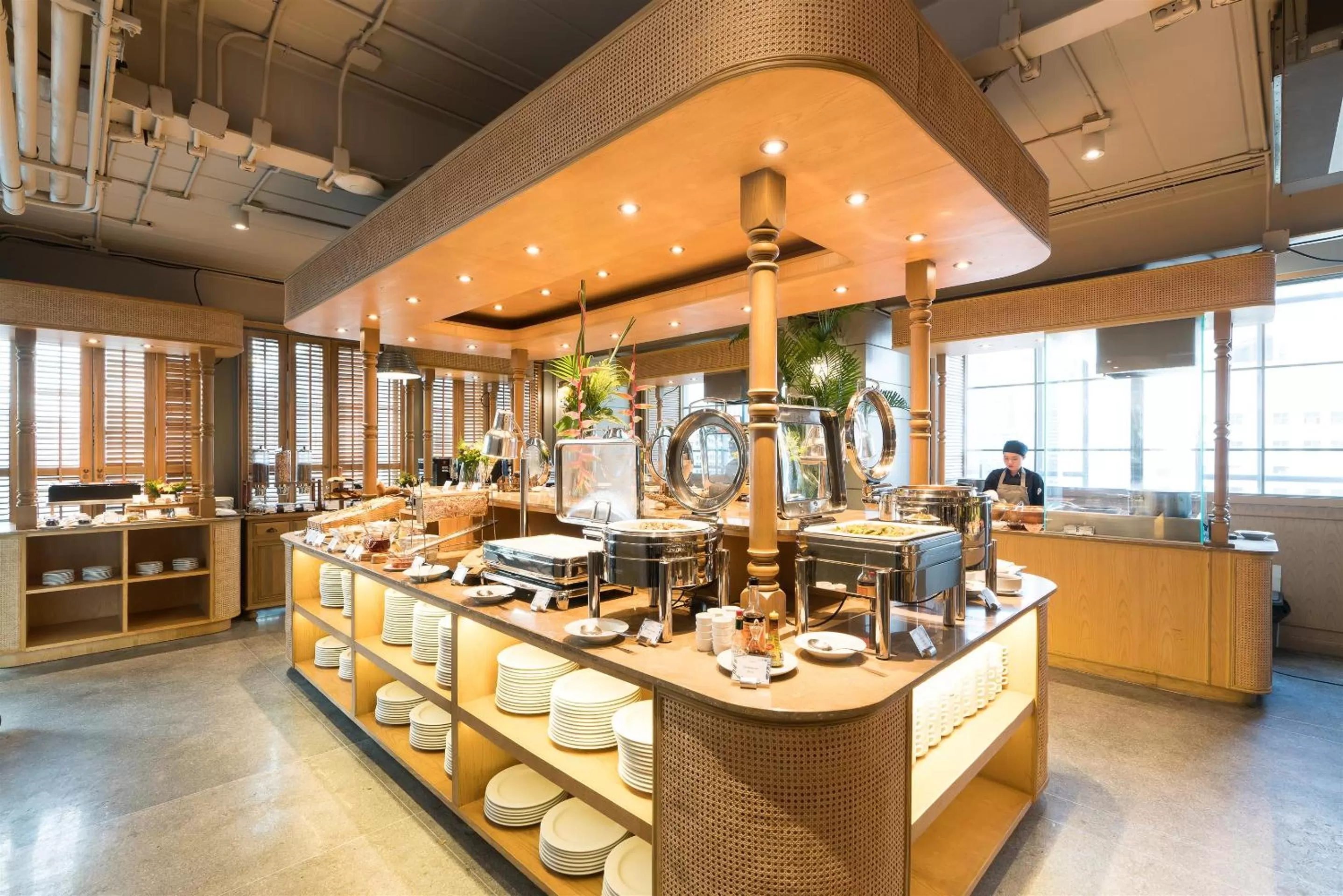 Restaurant/places to eat in Akara Hotel