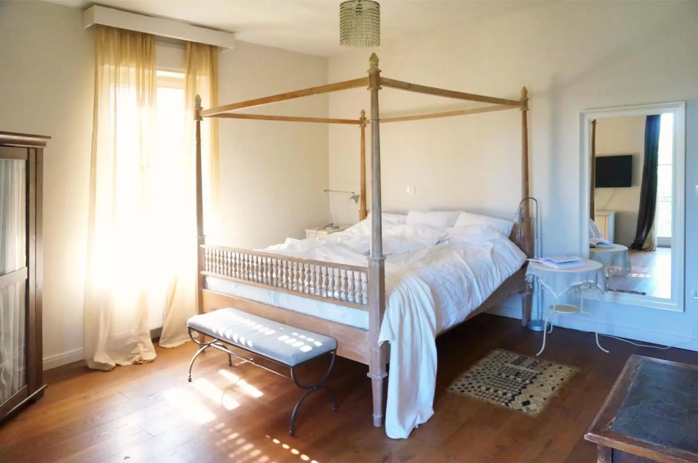 Two-Bedroom Suite in Embassy Row BnB Two-Bedroom Suite in Embassy Row BnB