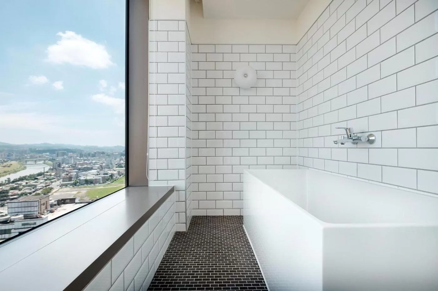 Bath in amba Taipei Songshan