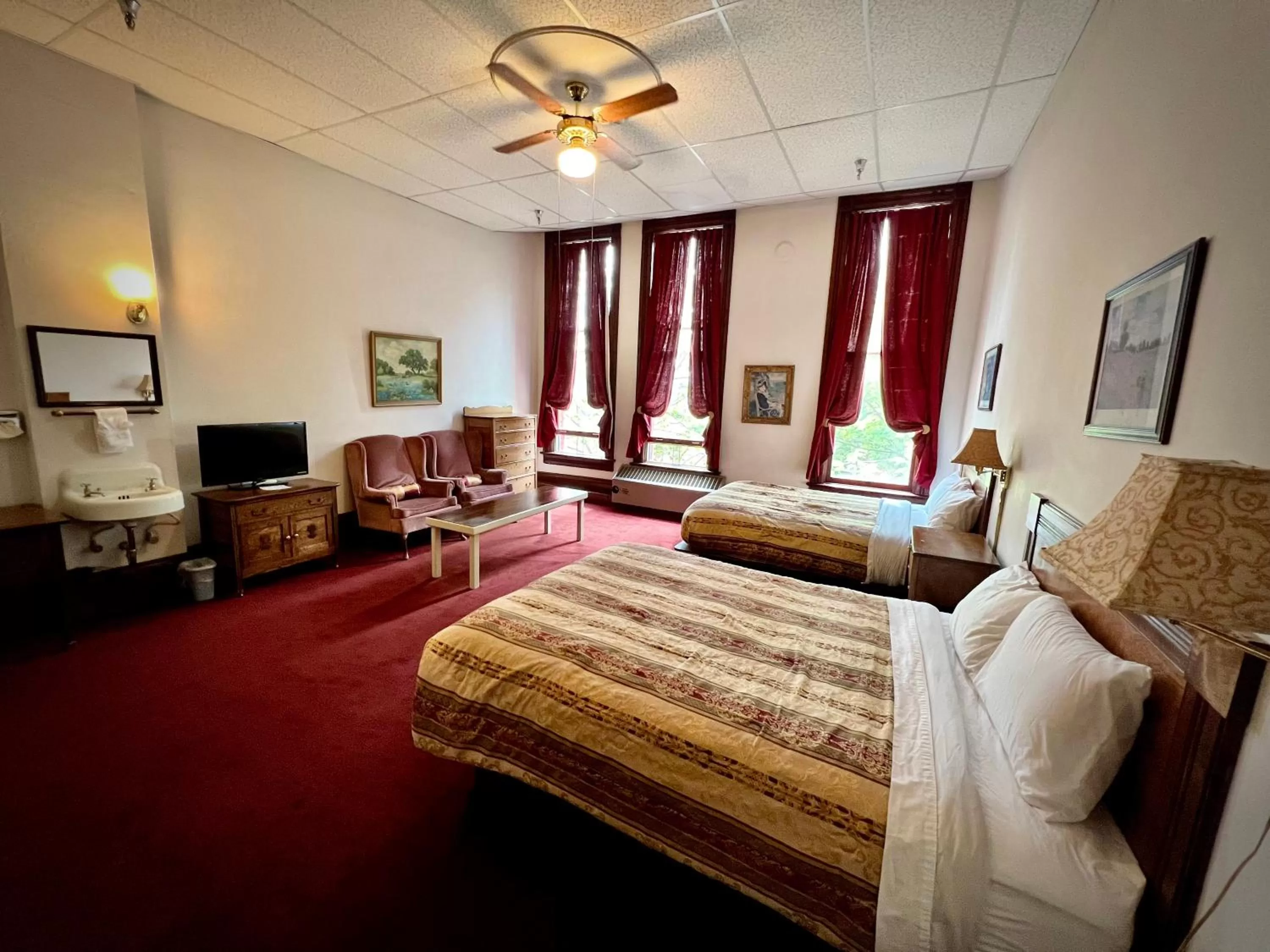 Bed in The Monarch Hotel