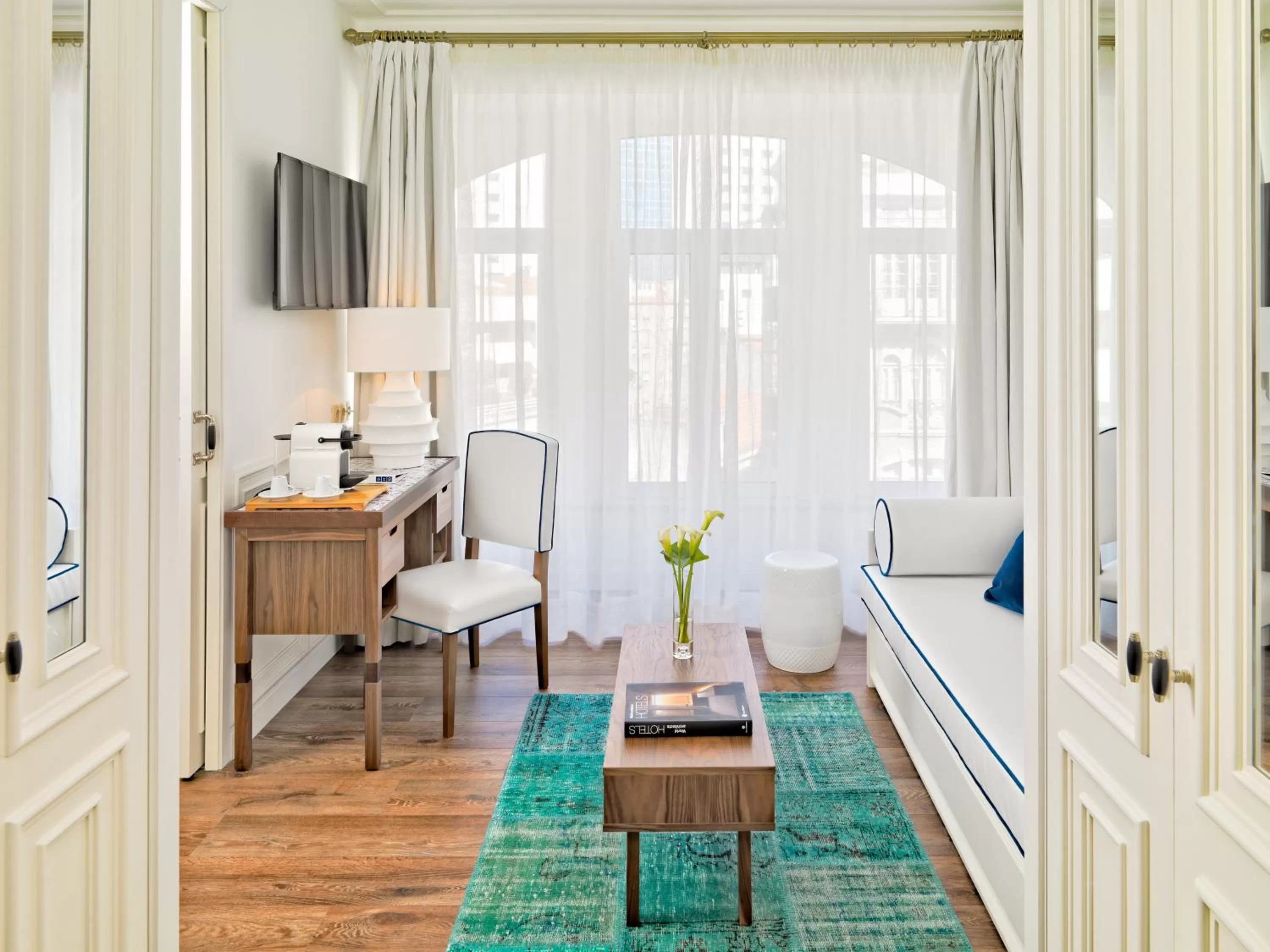 Living room in H10 Duque de Loule