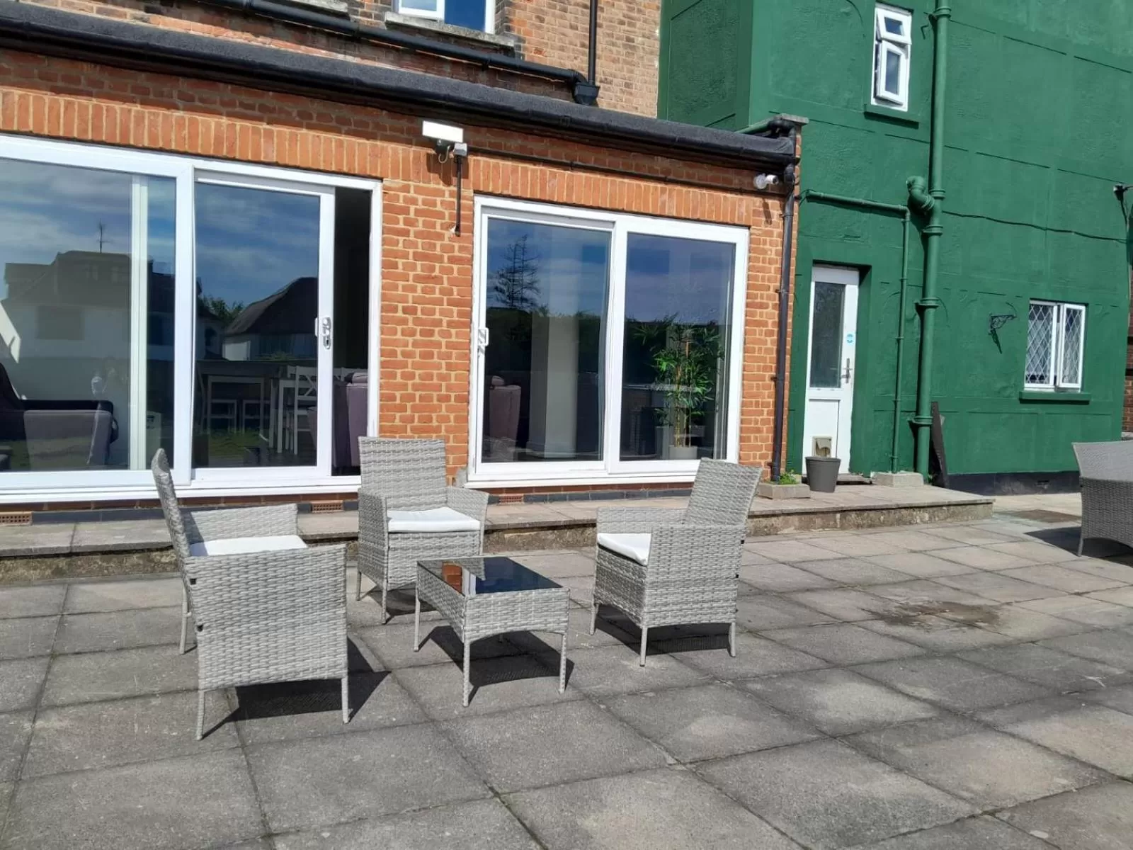 Garden in Woodford Hotel