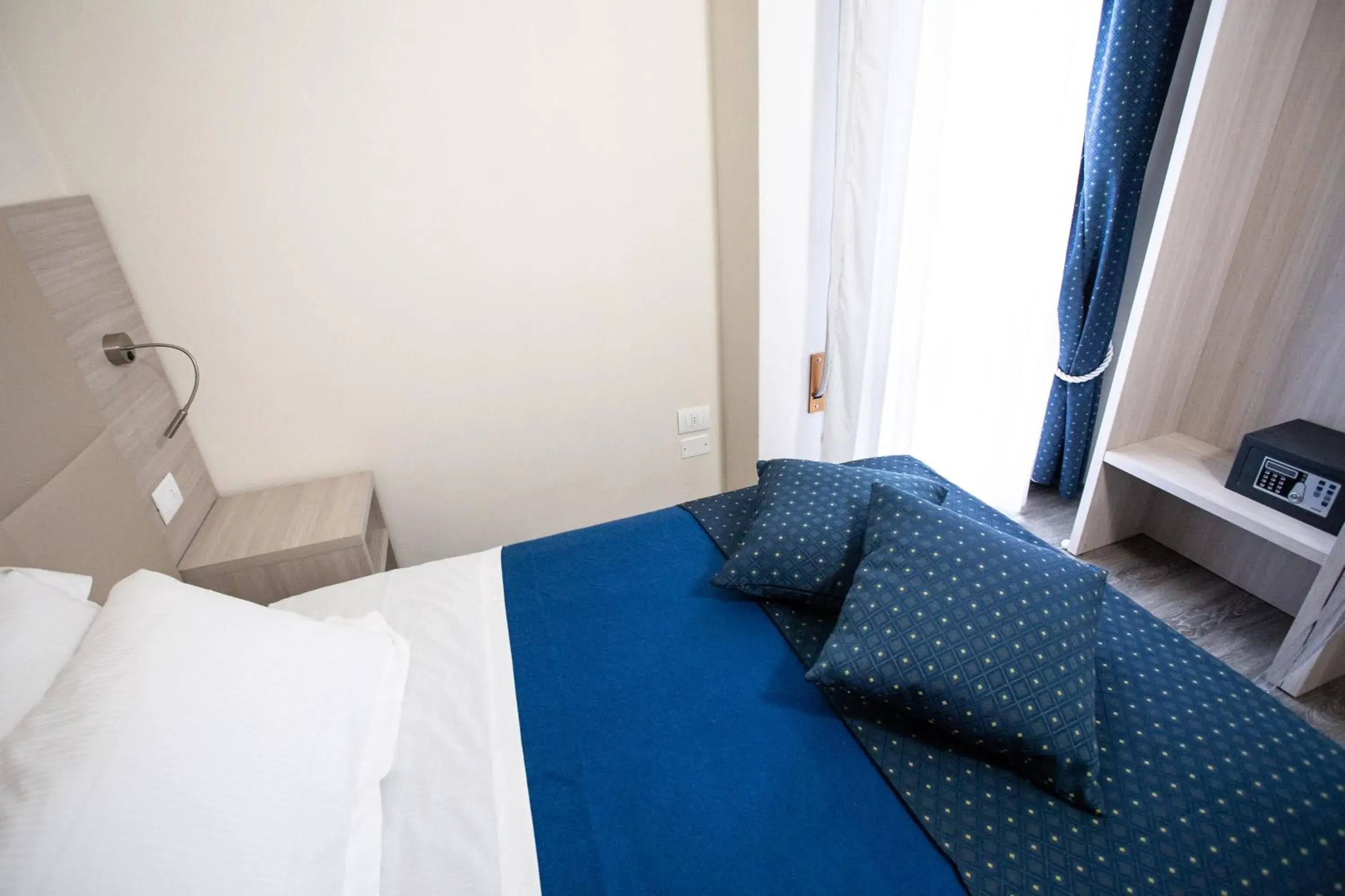 Single Room with Private Bathroom in HOME HOTEL Single Room with Private Bathroom in HOME HOTEL