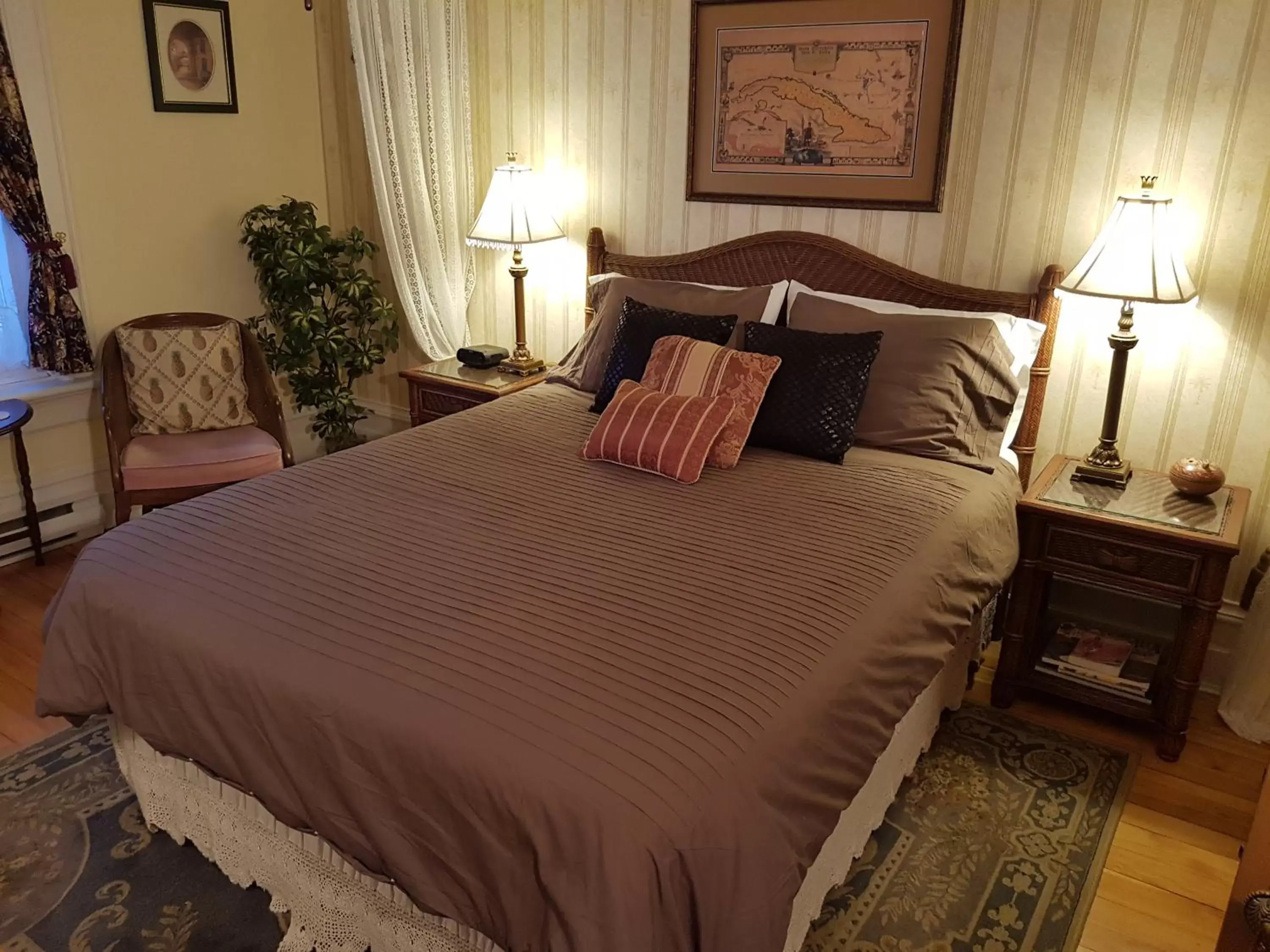 Queen Room in Les Trois Erables Boutique Inn Queen Room in Les Trois Erables Boutique Inn