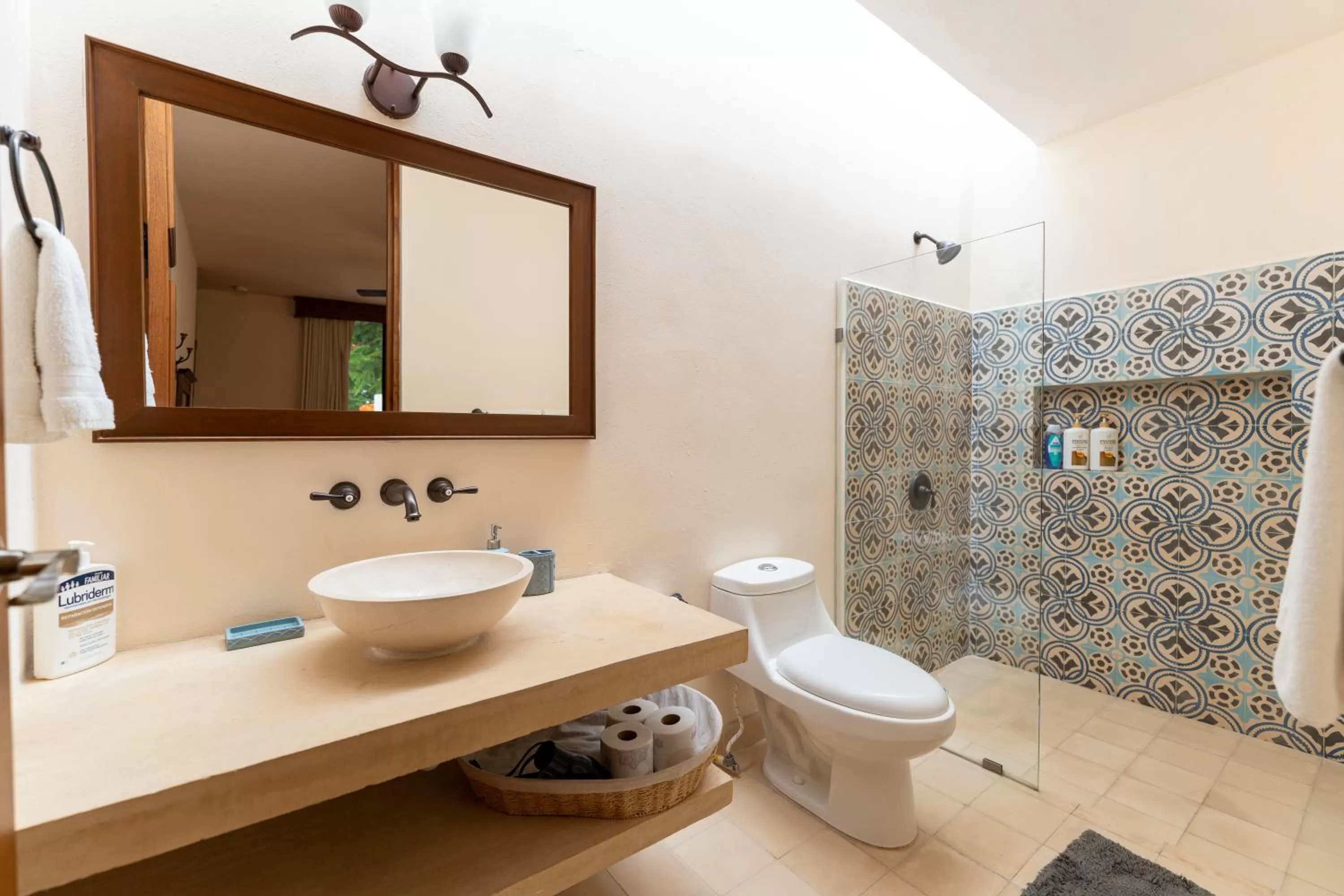Shower in Hotel & Hostal Boutique Casa Garza