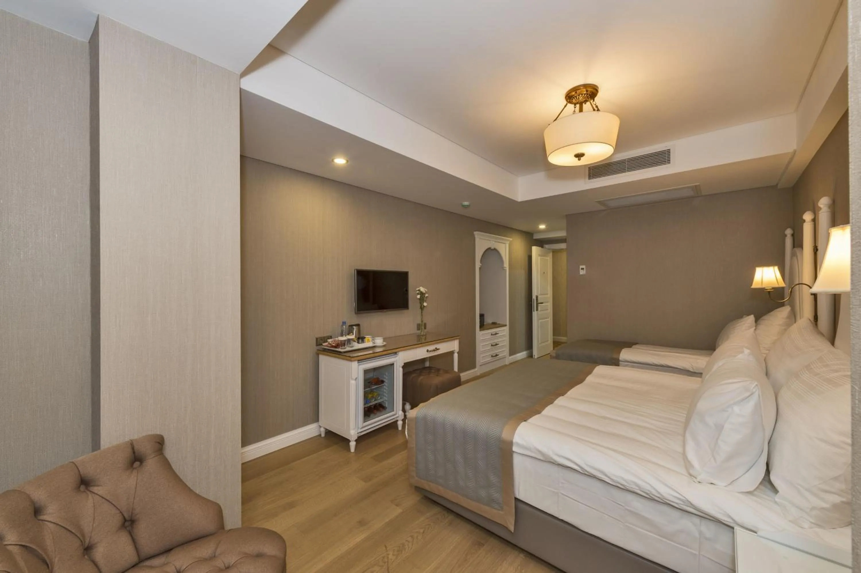 Photo of the whole room, Bed in Hanna Hotel