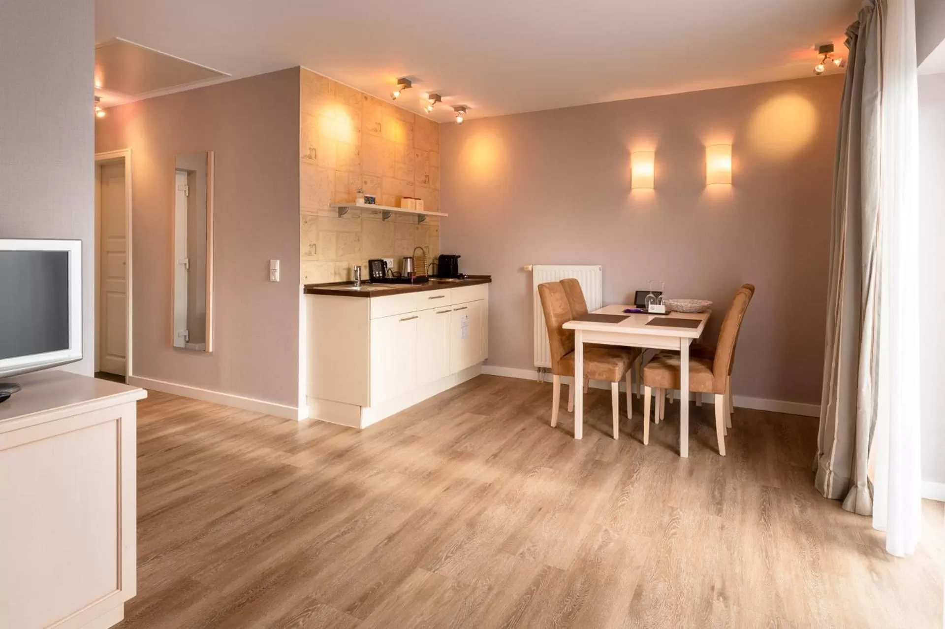 Kitchen or kitchenette in Hotel am Schlosspark garni