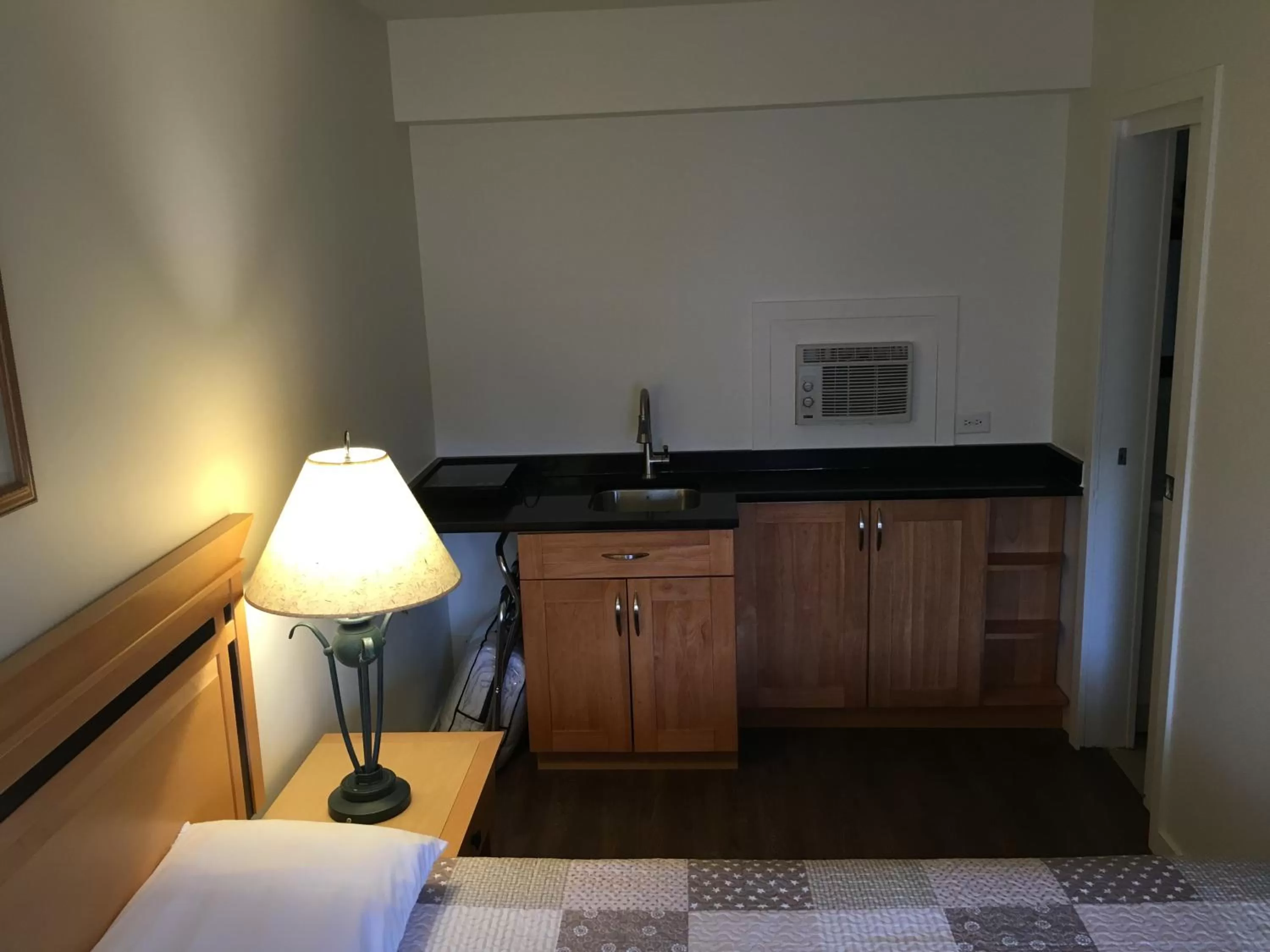 Kitchen or kitchenette in Sunset Motel