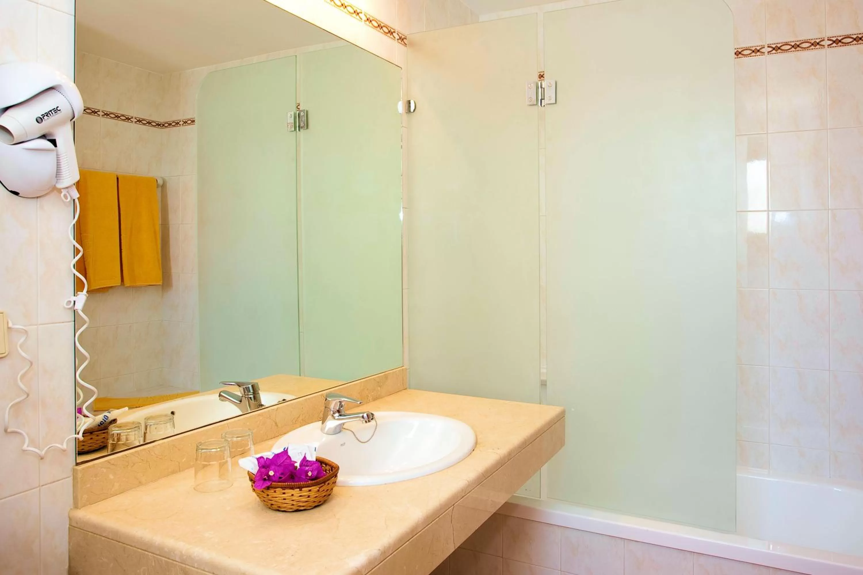 Bathroom in SBH Hotel Royal Mónica