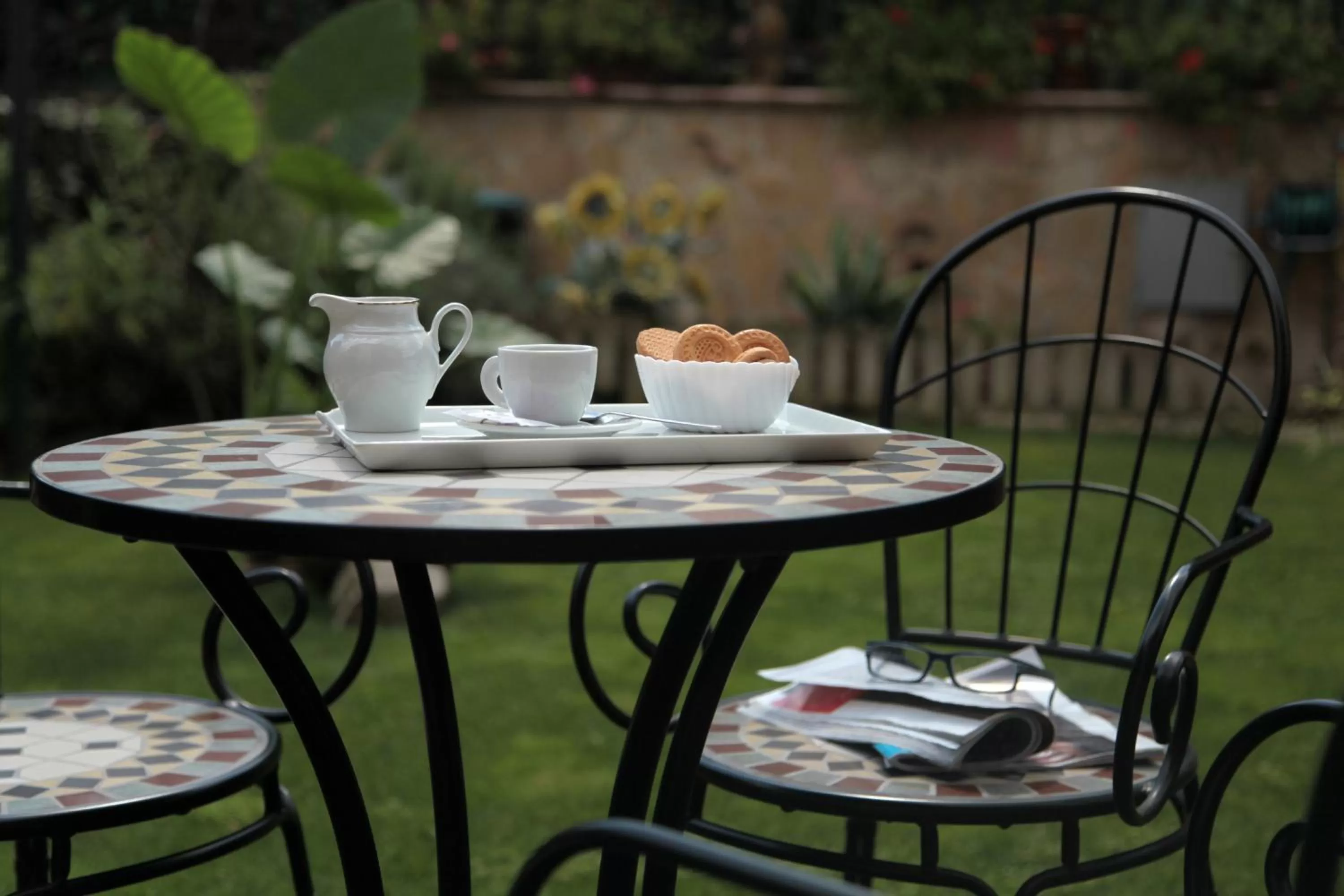 Facade/entrance in Casa del Girasole