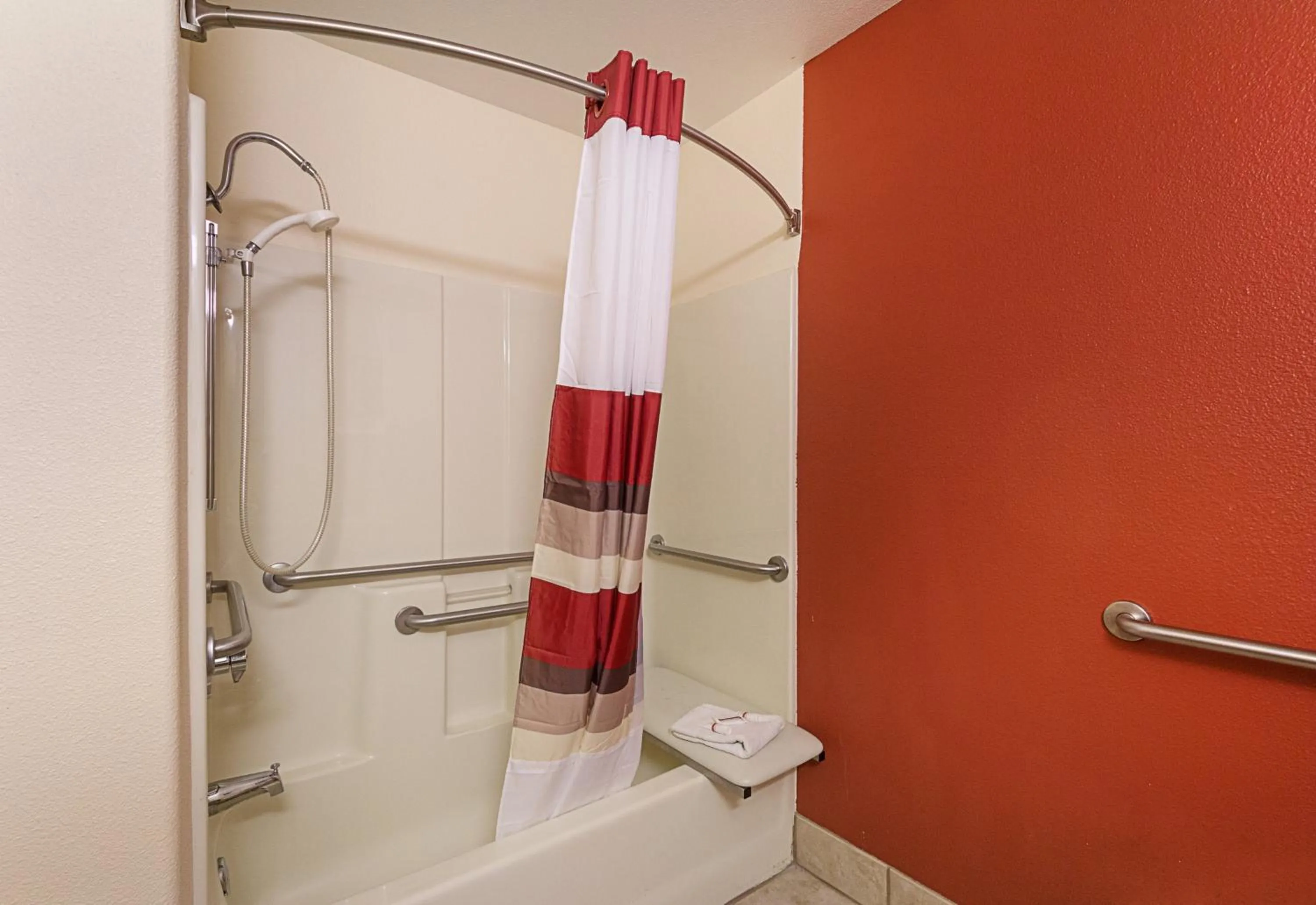 Bathroom in Super 8 by Wyndham New Braunfels I-35