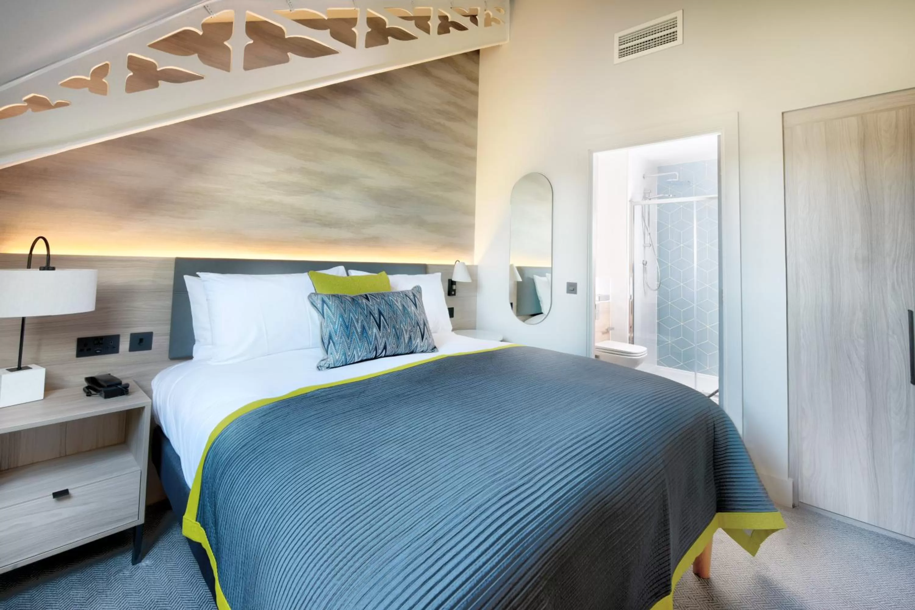 Photo of the whole room, Bed in Staybridge Suites - Dundee by IHG