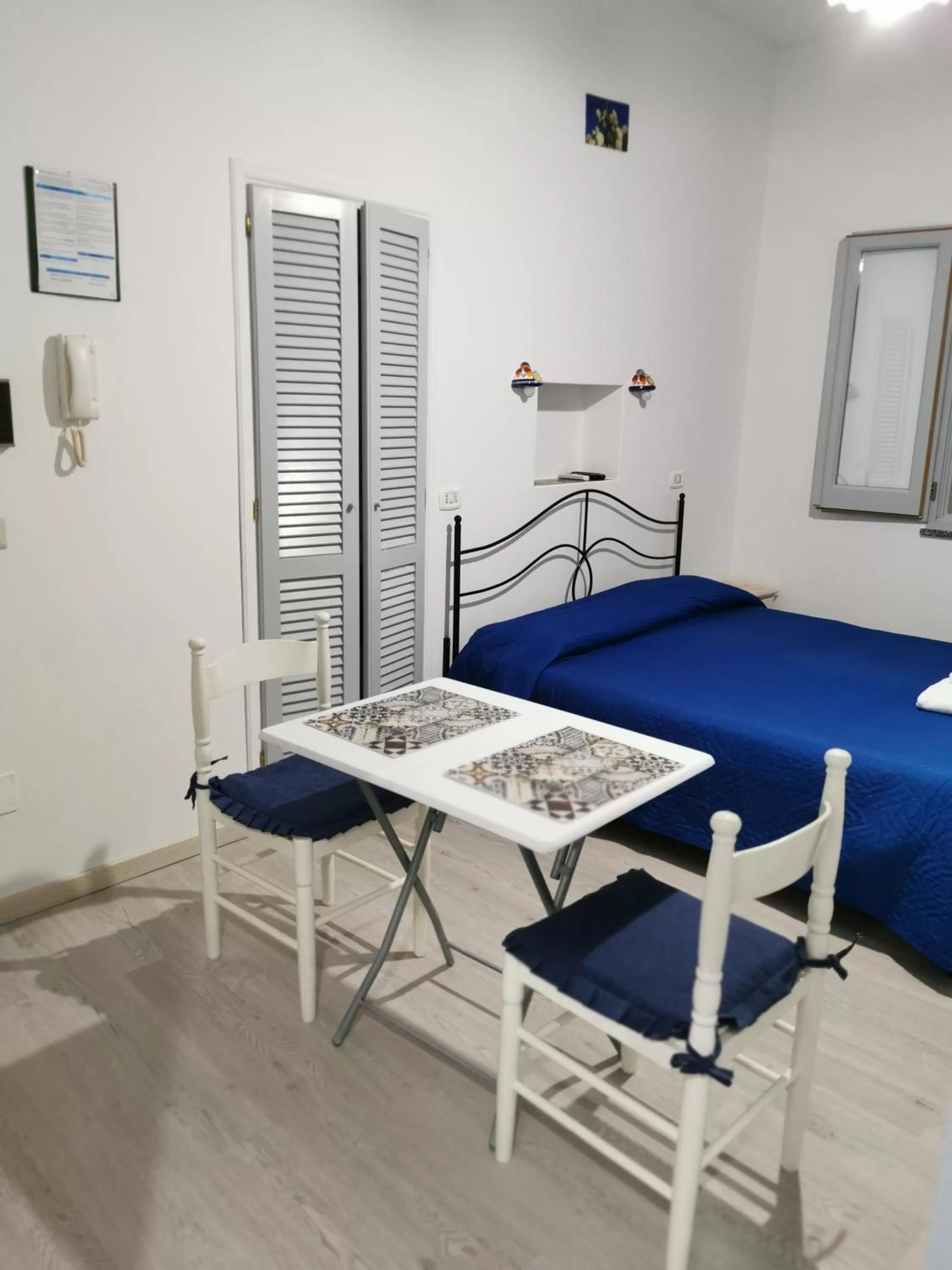 Dining area, Bed in Lo Nardo Accommodation