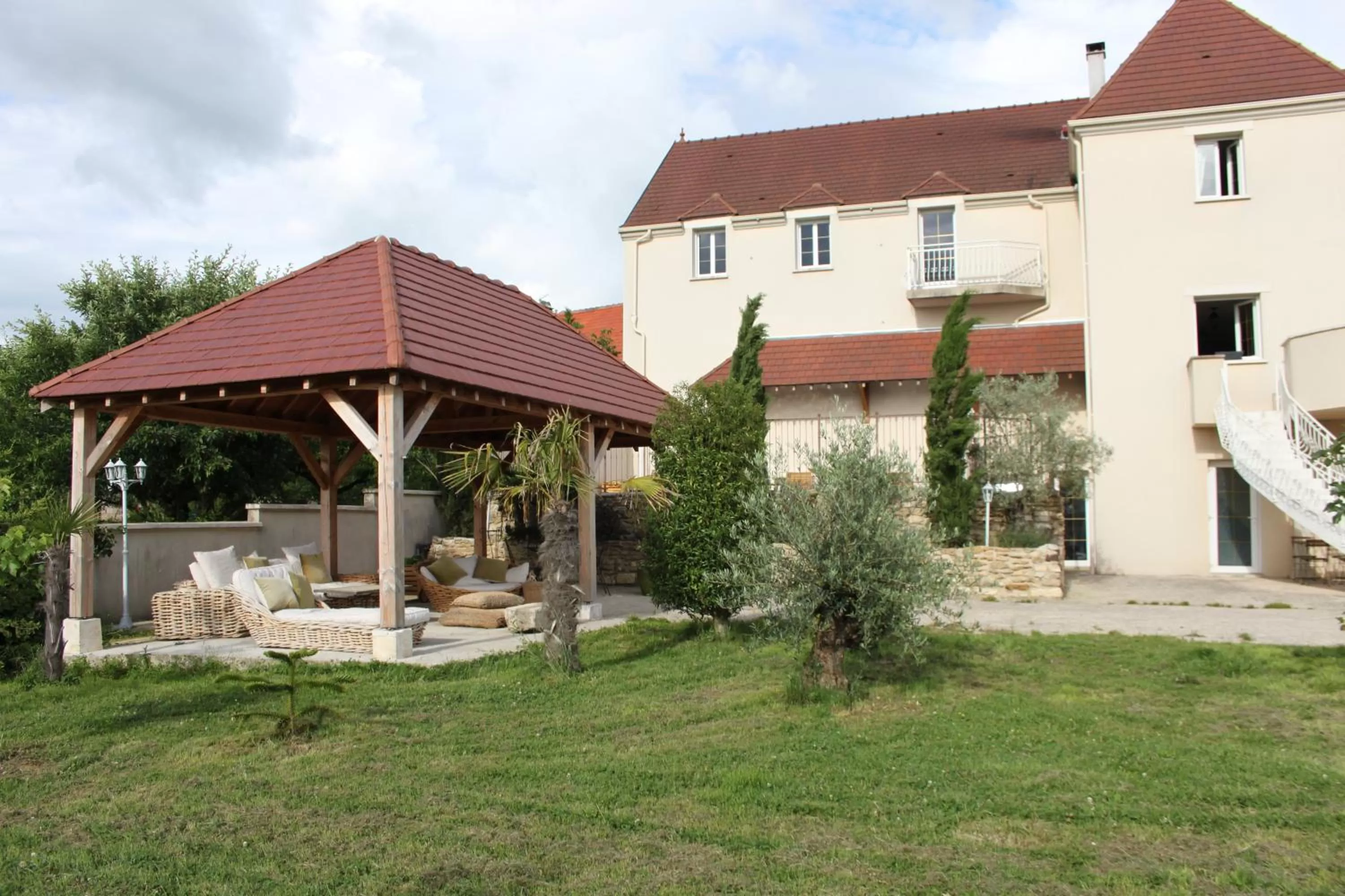 Facade/entrance in Le Domaine des Archies