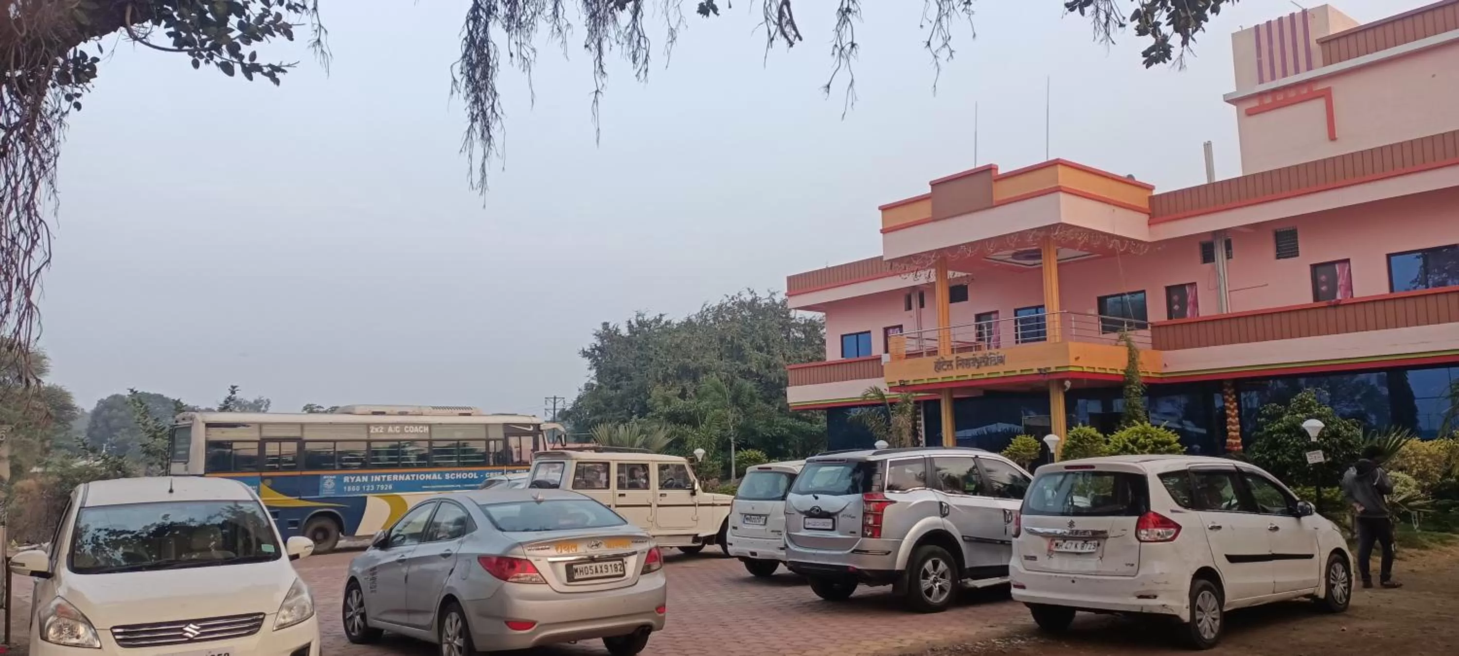 Hotel Nisarg Lodging And Restaurant