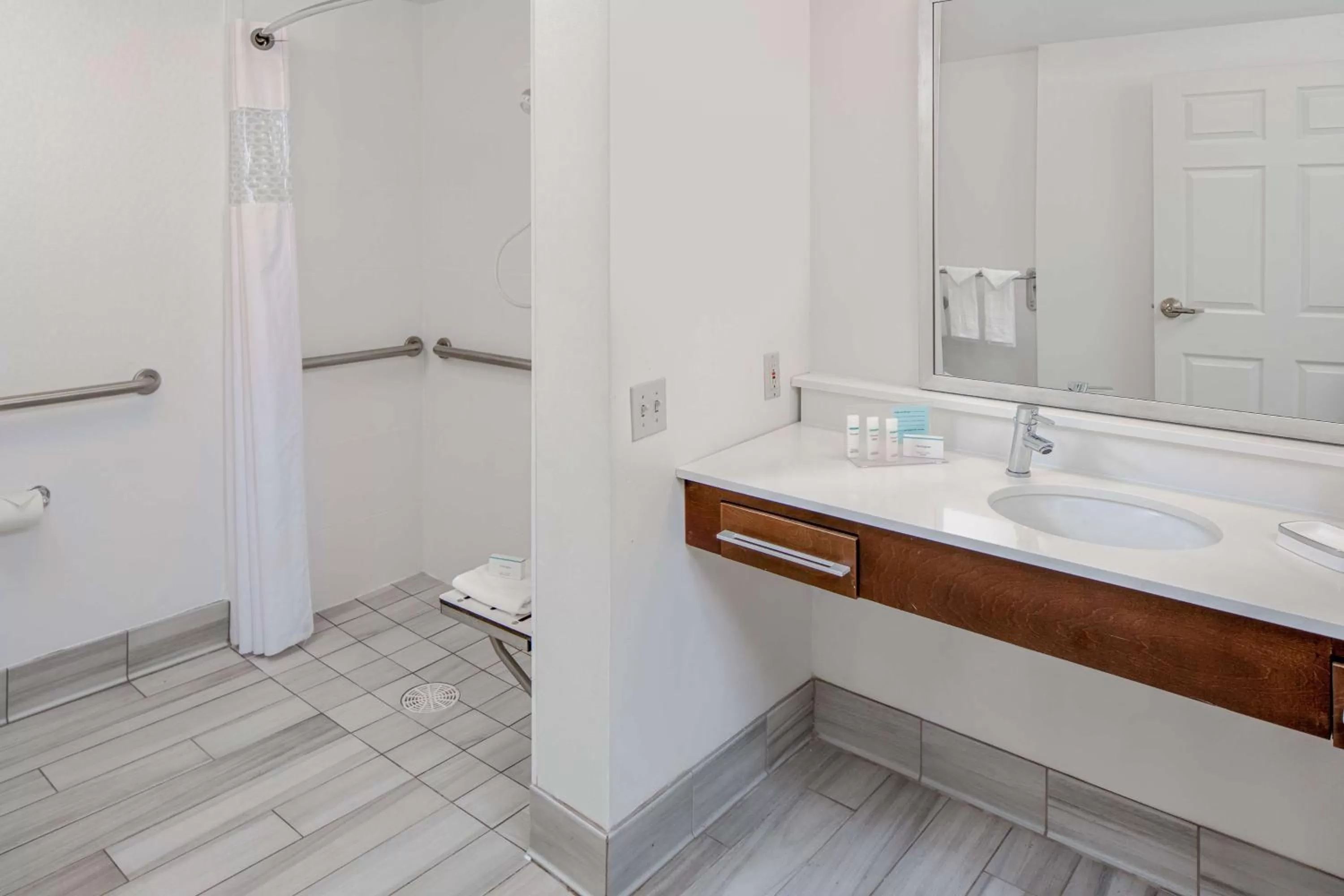 Bathroom in Hampton Inn & Suites Atlanta/Duluth/Gwinnett