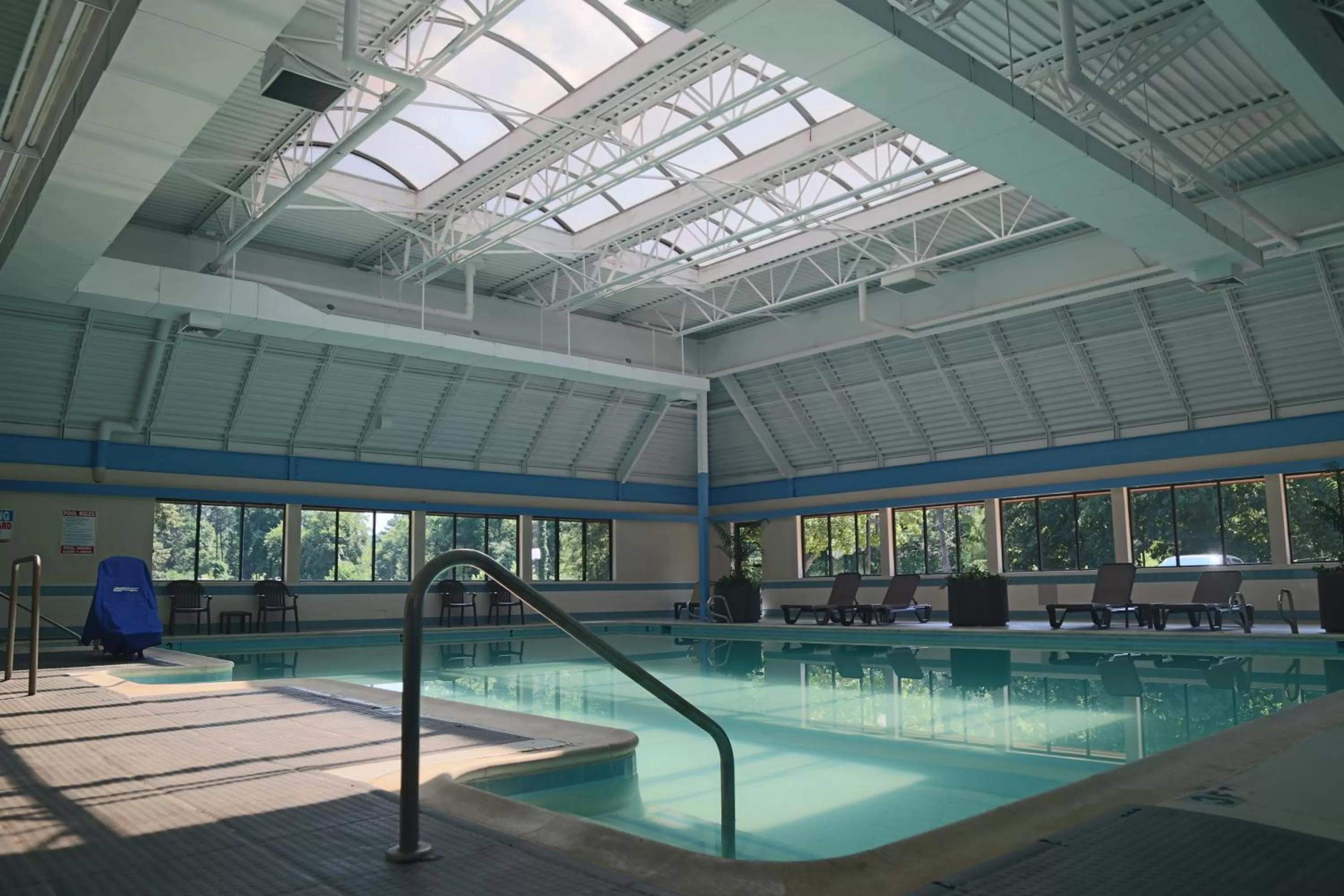 Swimming pool in The English Inn of Charlottesville