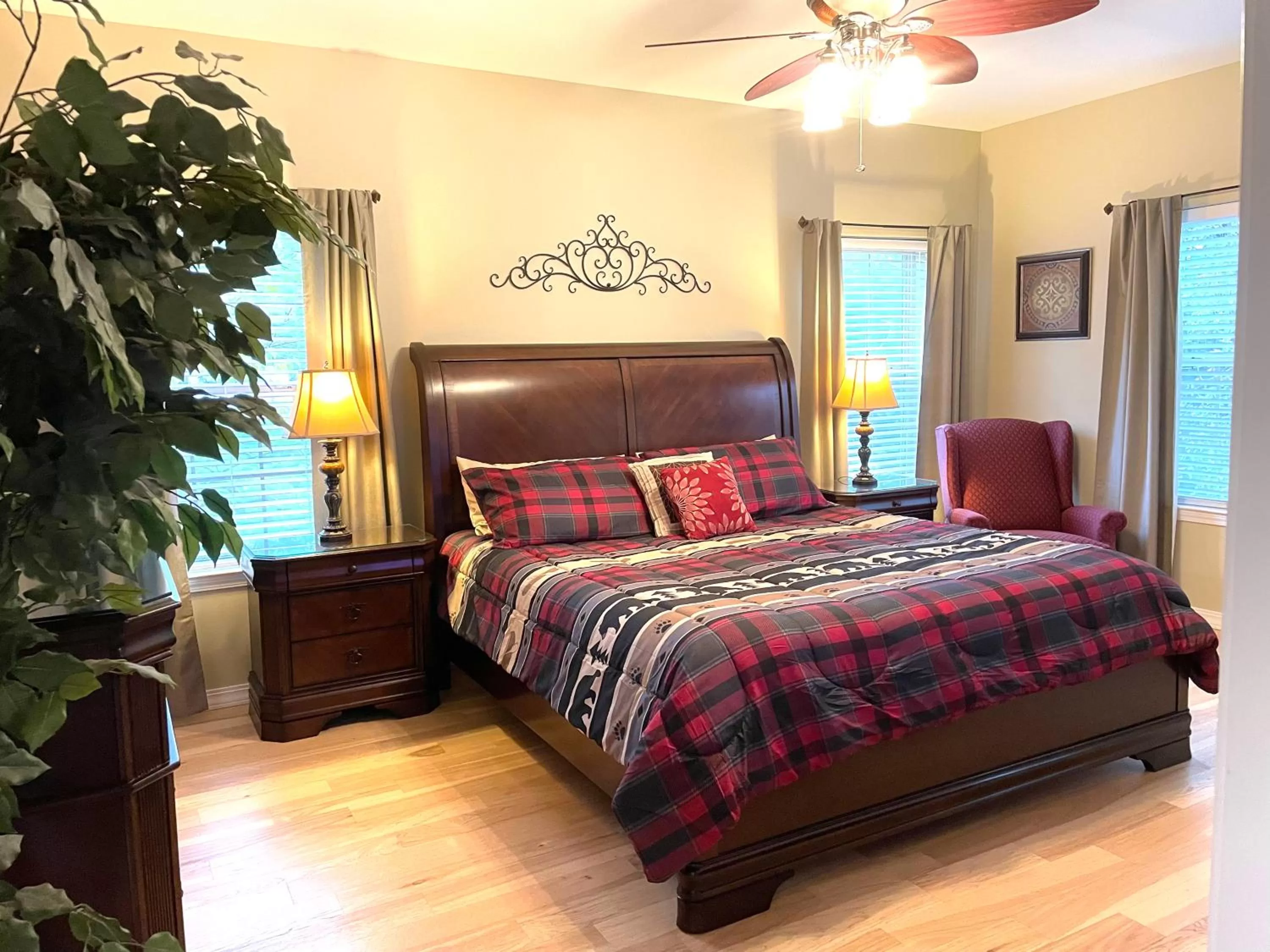 Bed in Rockwood Condos on Table Rock Lake With Boat Slips