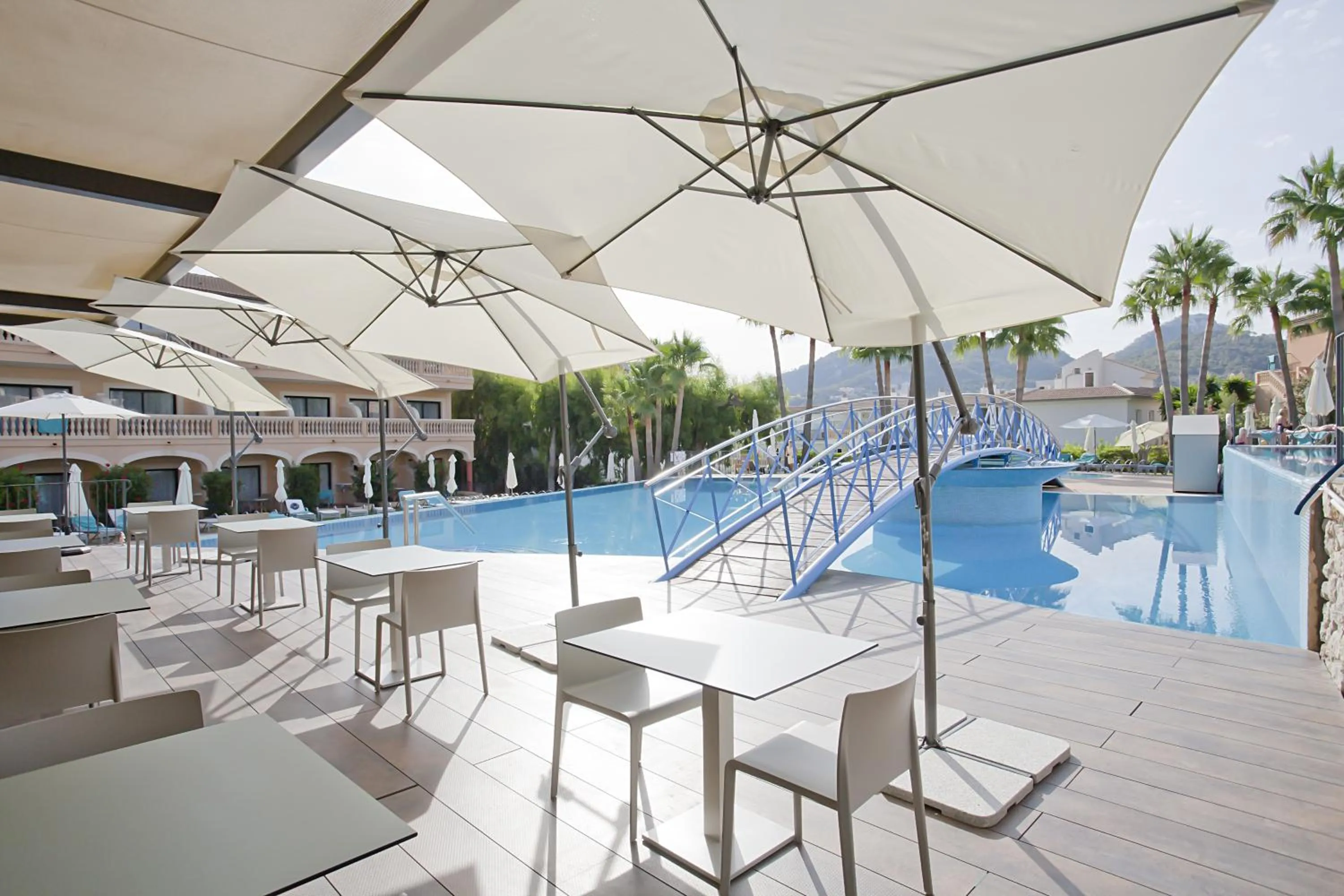 Swimming pool in Mon Port Hotel & Spa