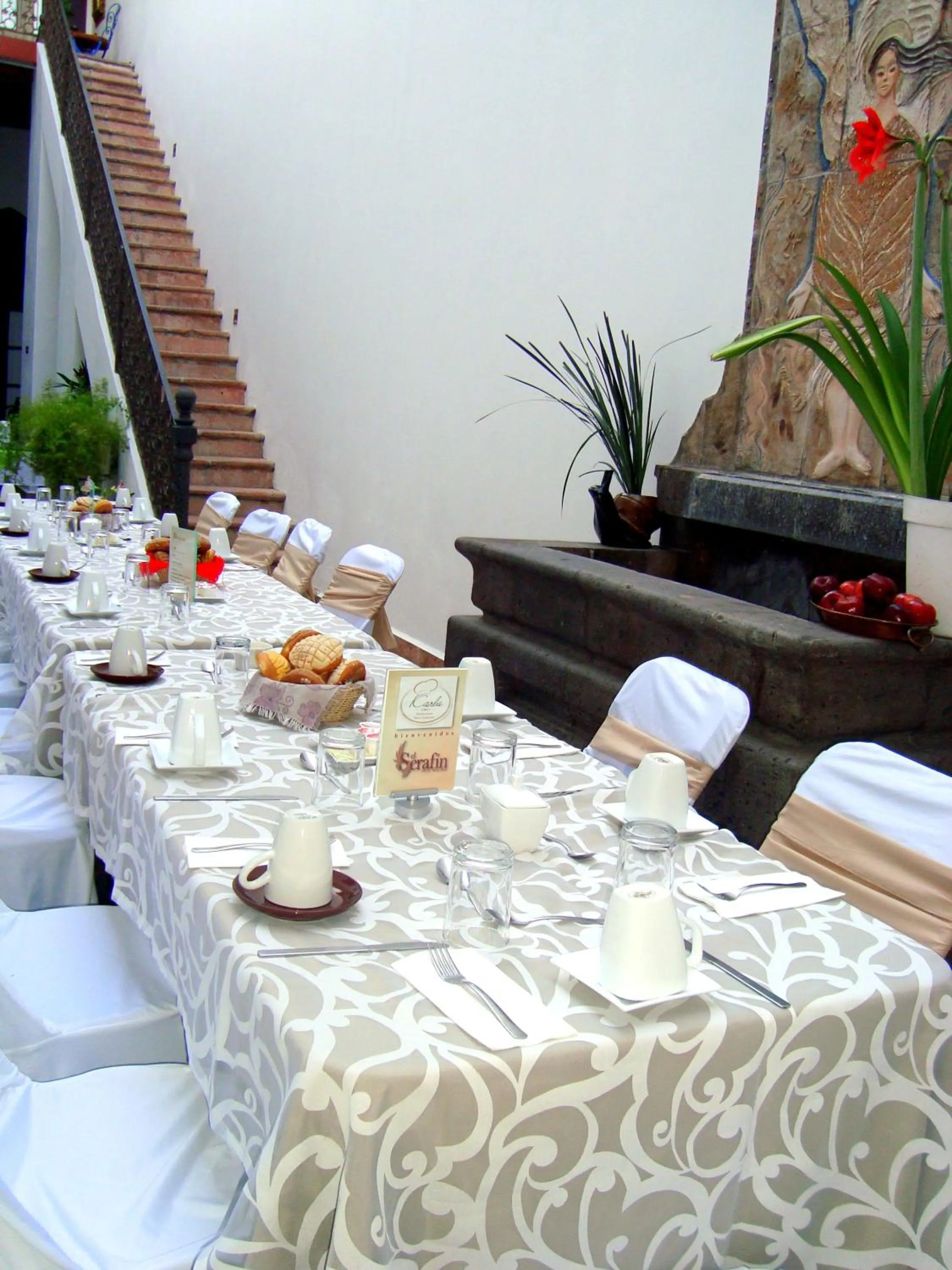 Food and drinks in El Serafin Hotel Boutique