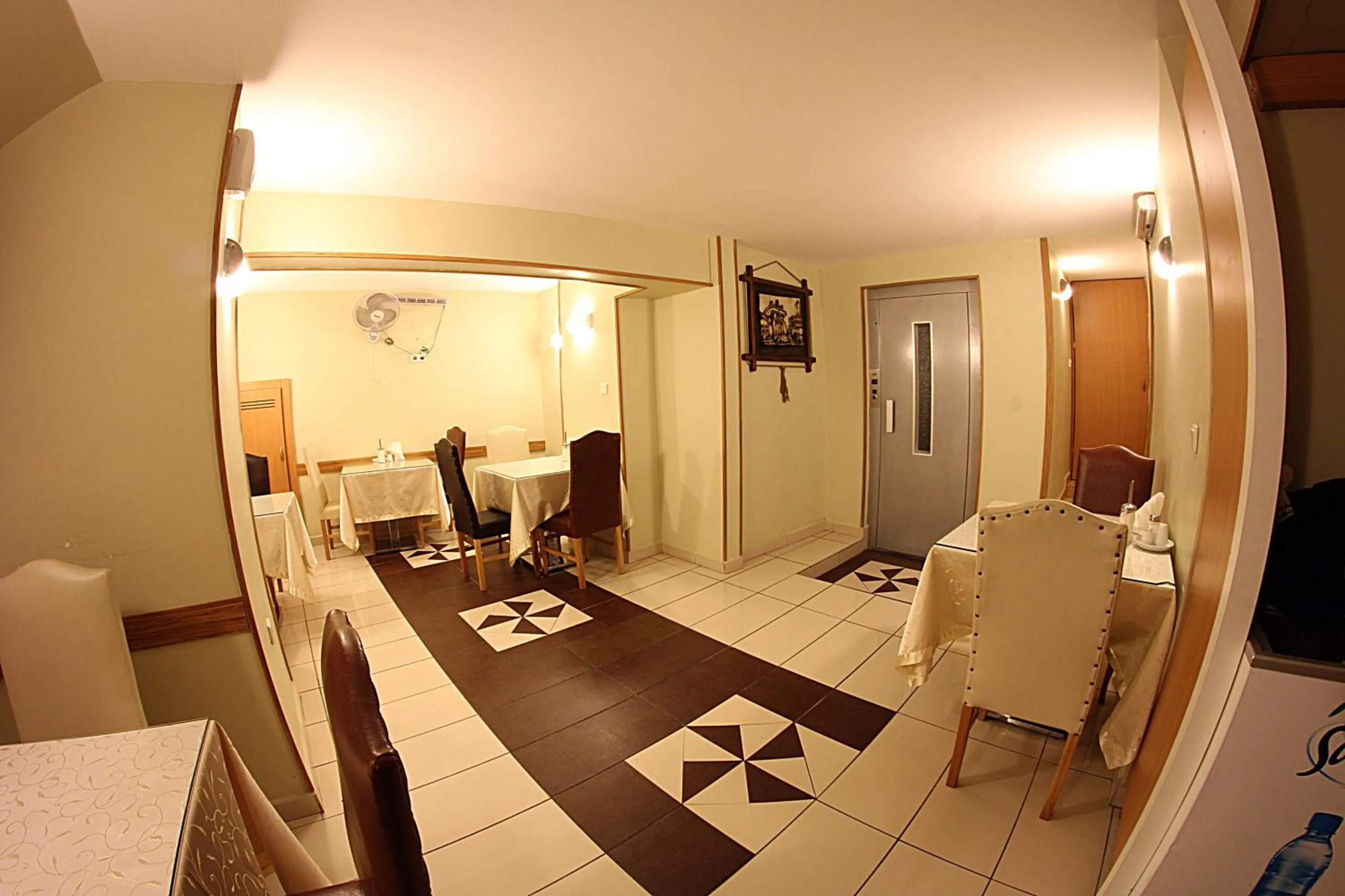 Restaurant/places to eat in Paradise Hotel