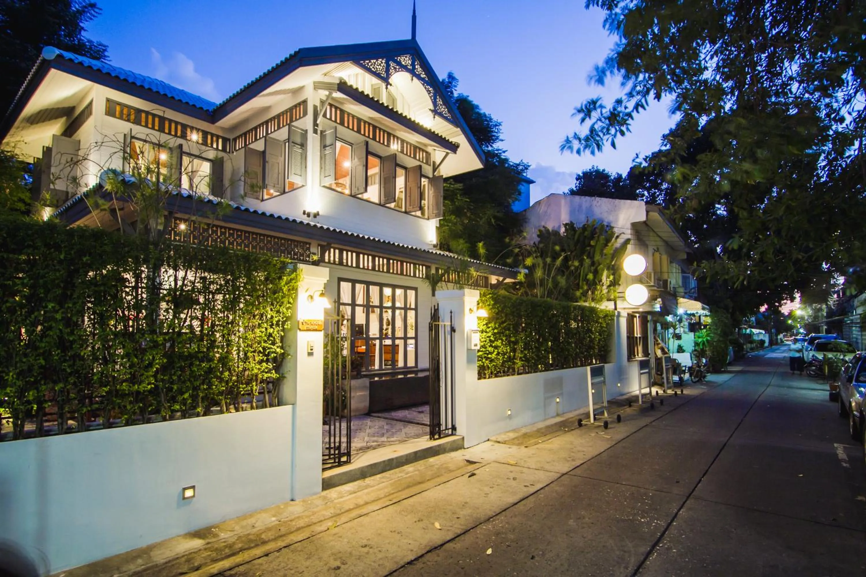 Property building in Baan Noppawong